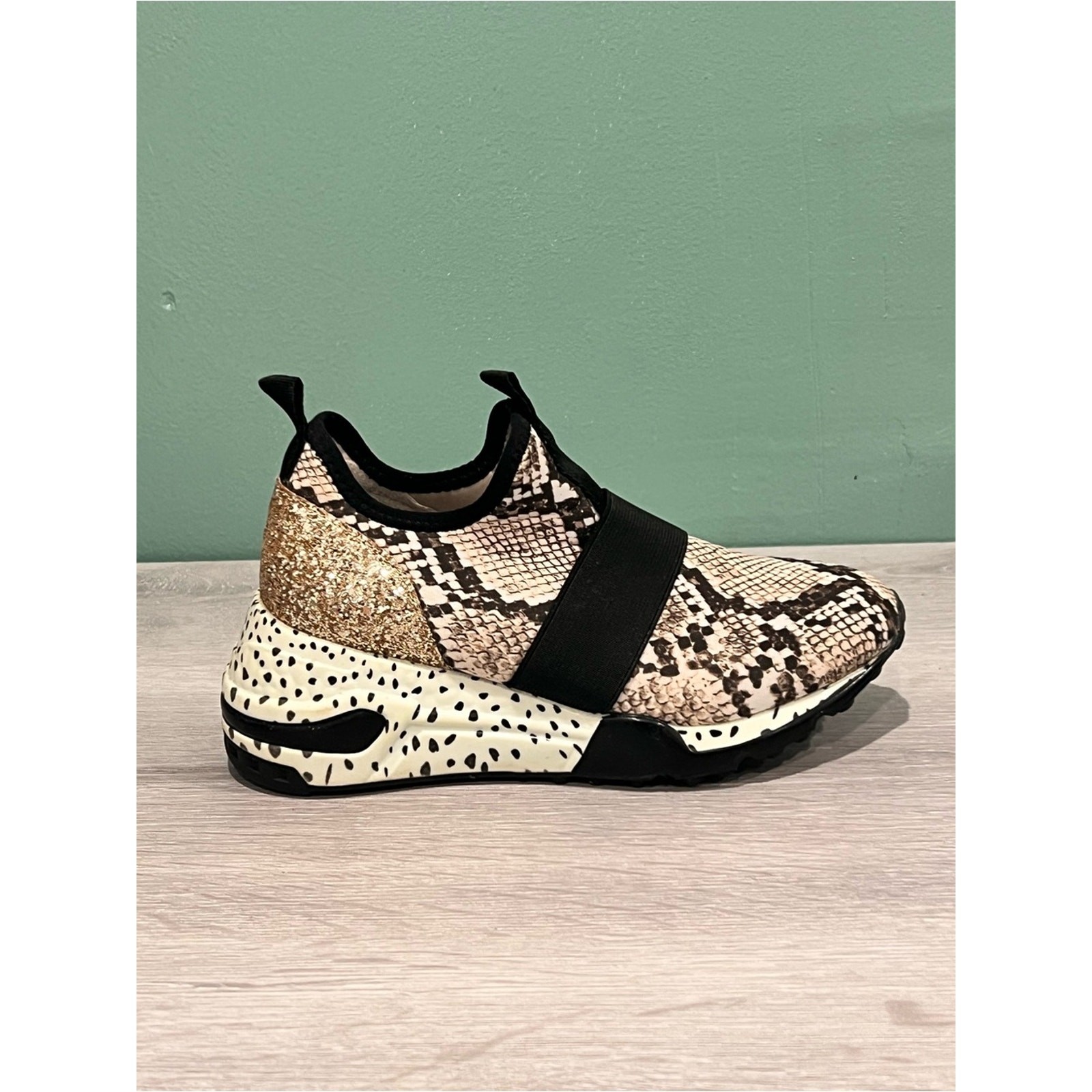 Steve Madden Multi Print Gold Sparkle Slip On Sneakers Women’s Size 5.5