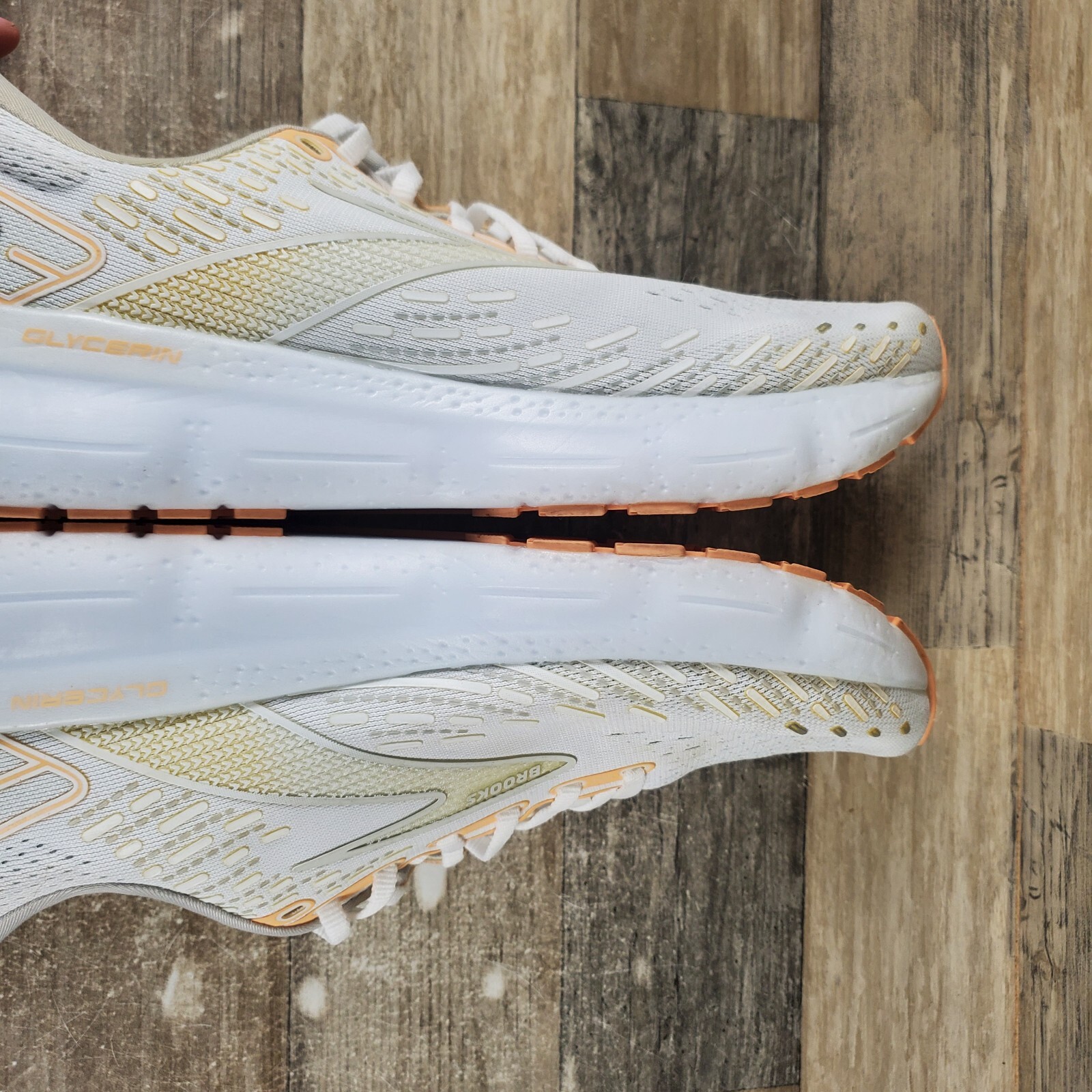 Brooks Glycerin 20 Womens Shoes Sz 10 B Running White Gray Peach Low Top Sneaker