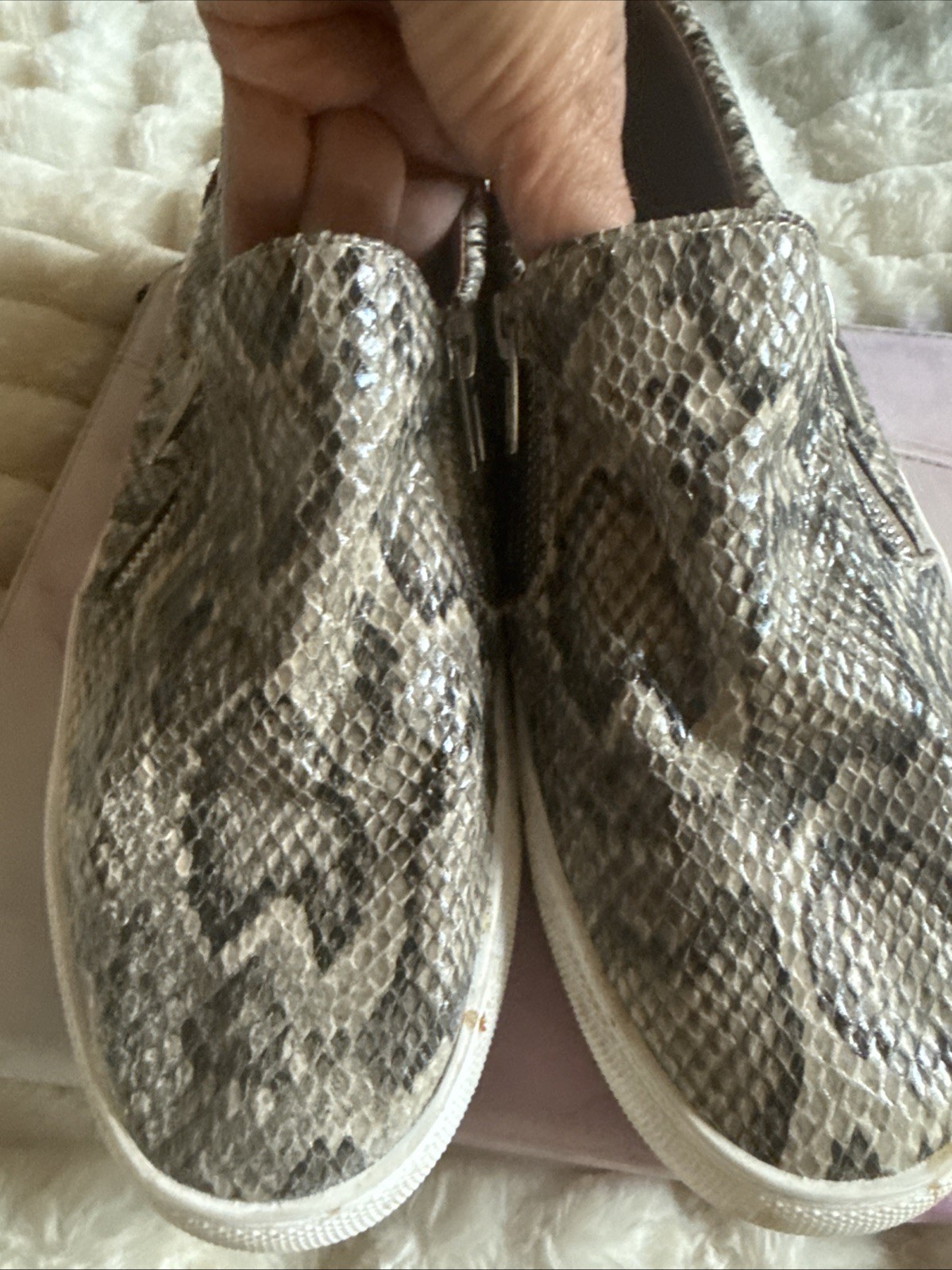 Womens Report zippered sneakers Snake-skin pattern size 6.5