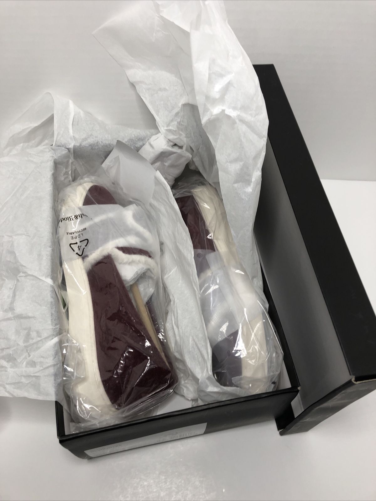 Women’s Sneaker Size 6.5 Burgundy Maritza by G.I.L.I.