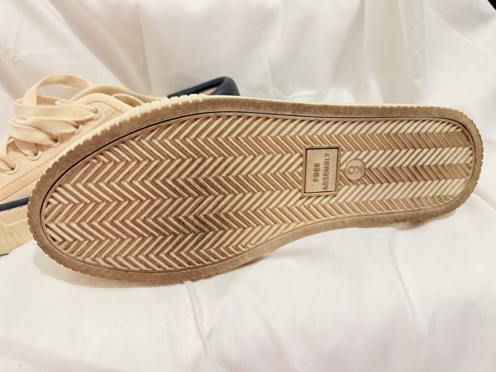 Free Assembly Canvas Low Top Sneaker Women Cream Sz 9 School