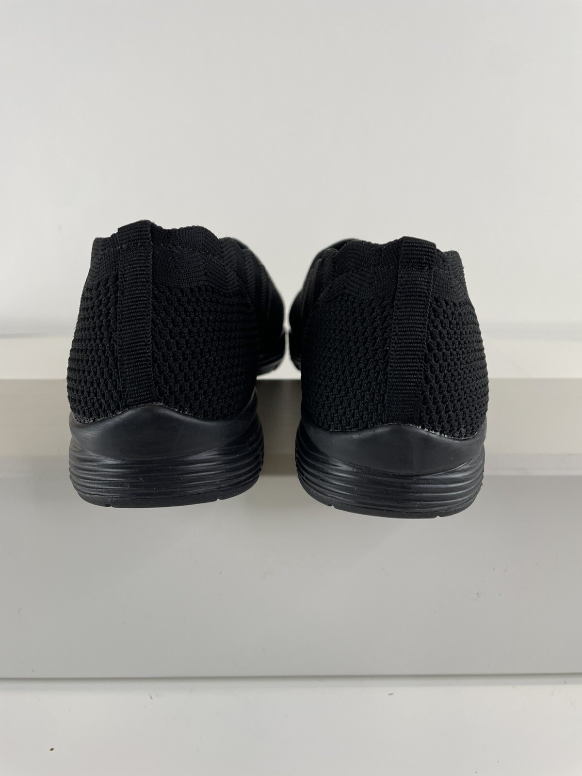 Skechers Womens Sz 8.5 Black Mesh Classic Fit Air Cooled Slip On Shoes SN49481