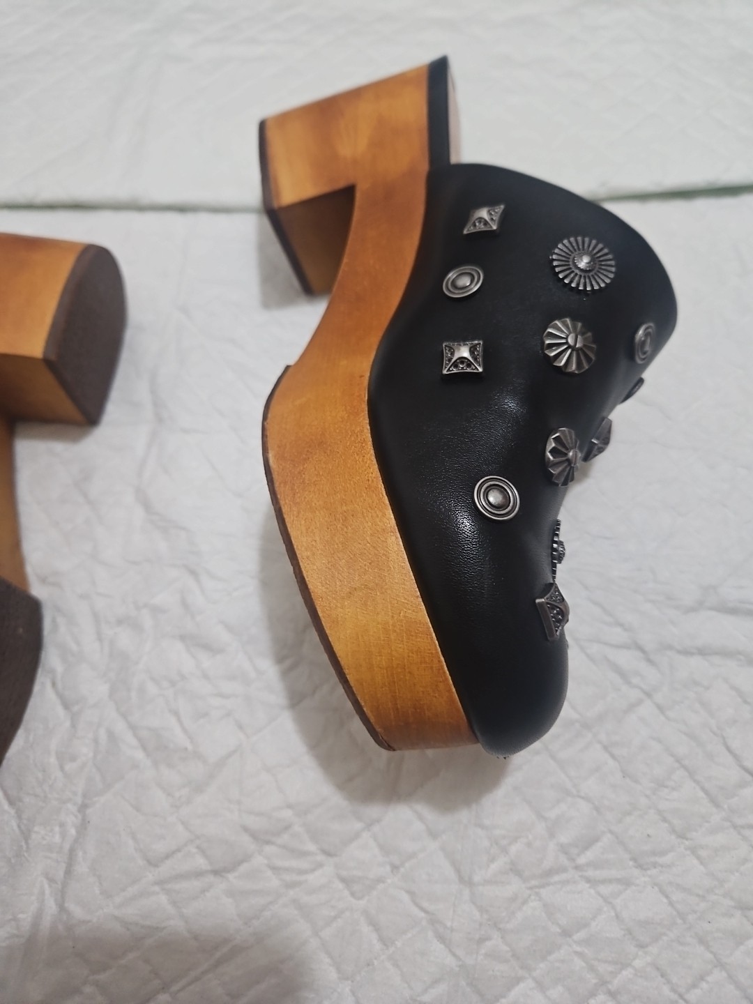 Urban Outfitters Blairwood Silver Studded Black Clogs Women’s Sz 8