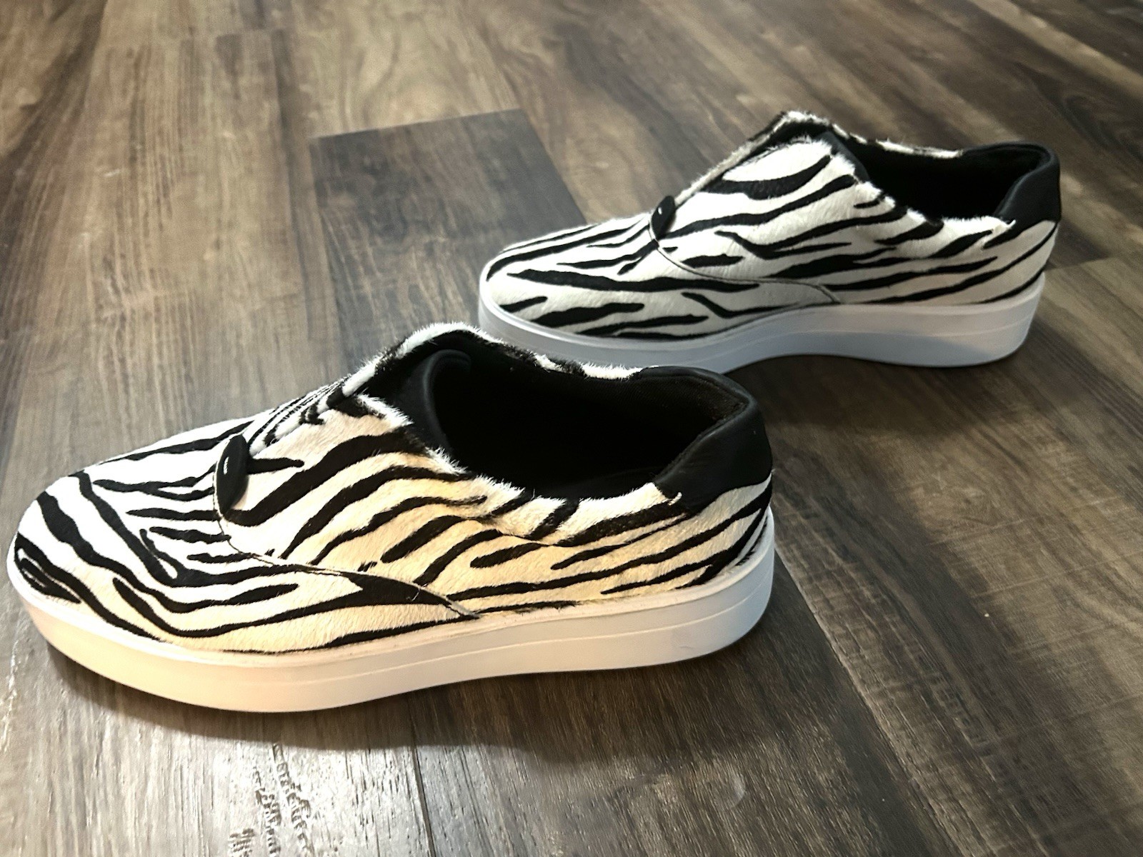 Clarks Zebra Pony Hair Leather Slip On Loafers Sneakers Shoes Women’s Size 7.5