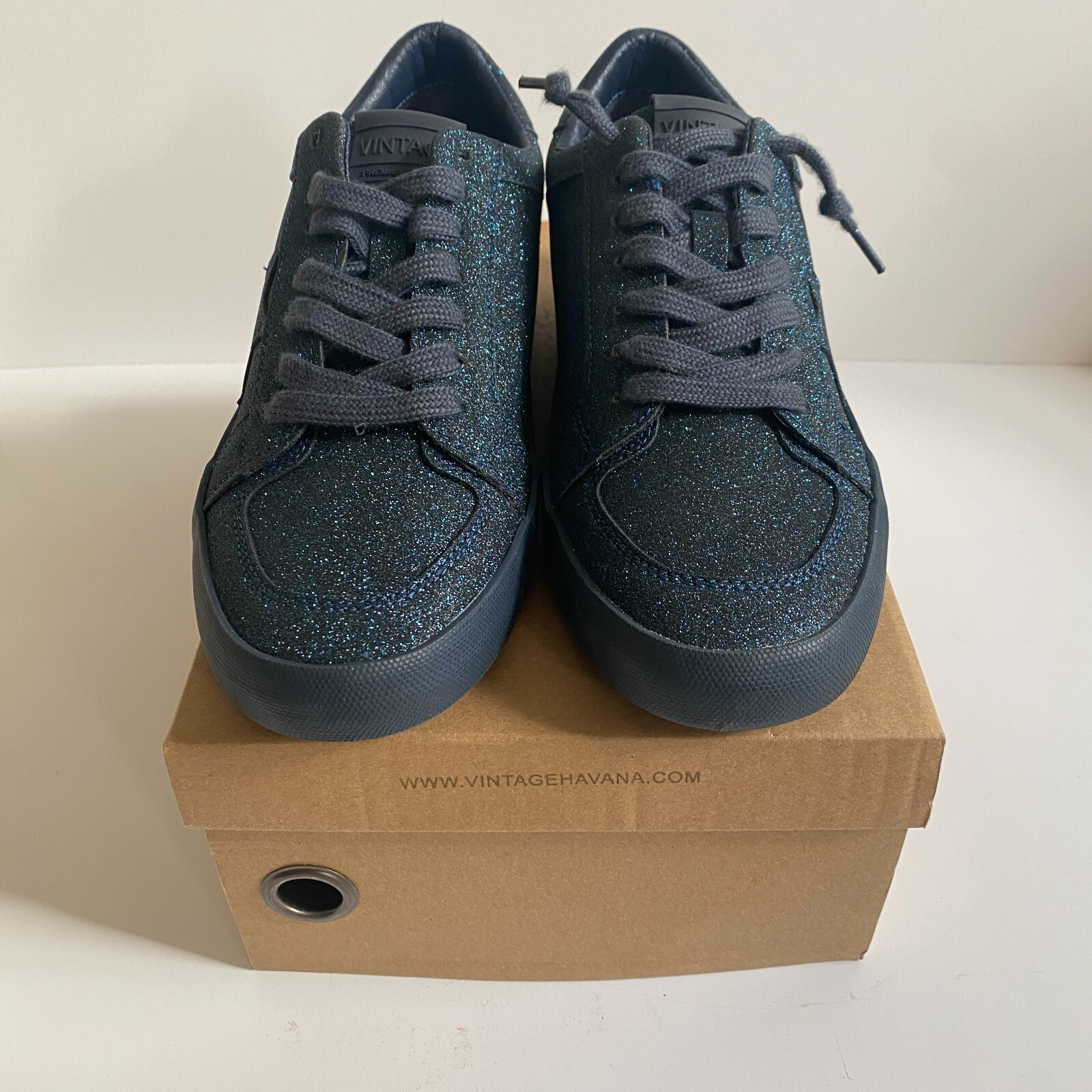 NWT Vintage Havana Premium Design Kara Matt Low Top Lace Up Sneakers Sz 8.5 Fall