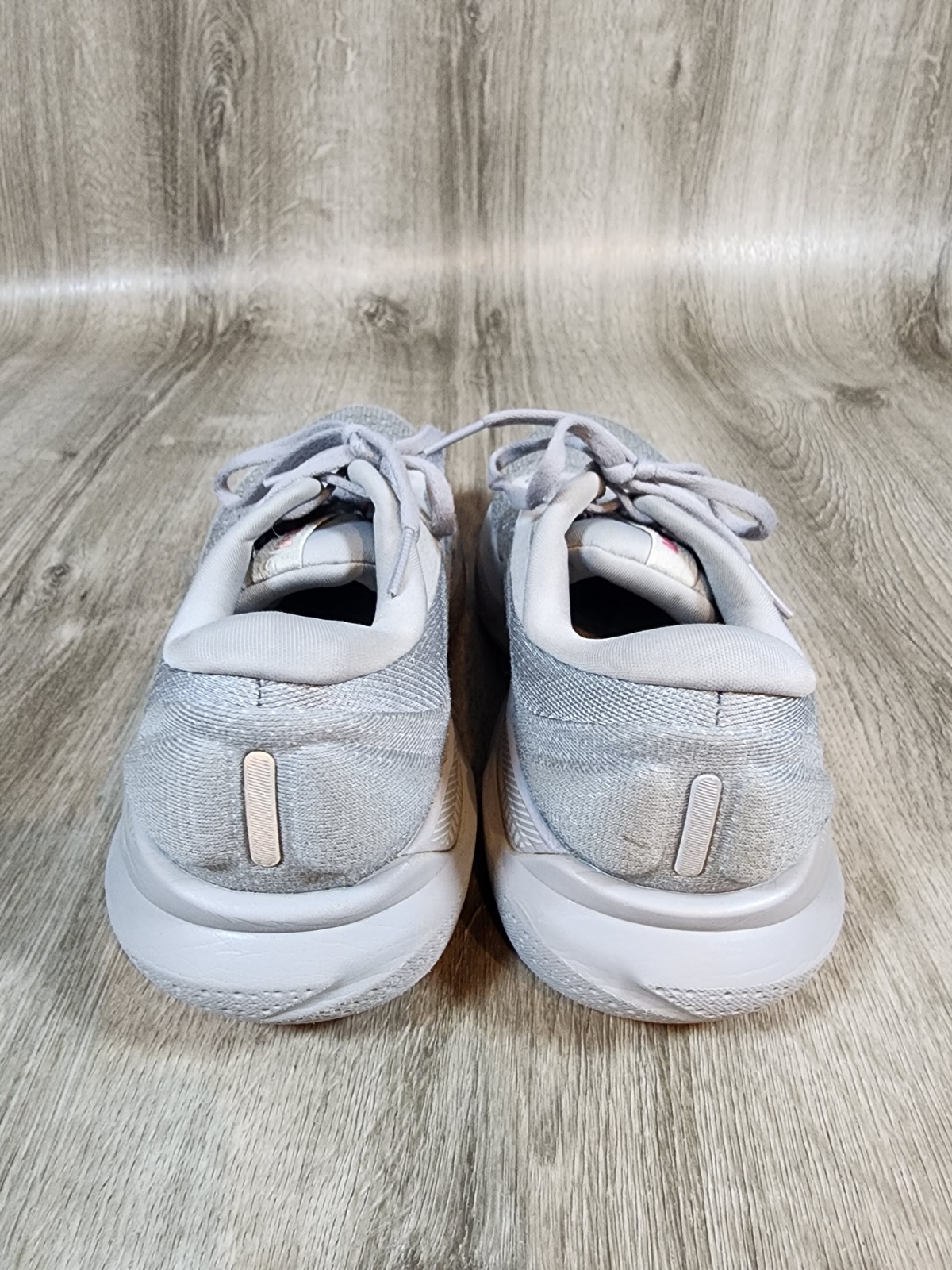 Brooks Adrenaline GTS 24 Women Shoes Sz 9 B Alloy White Lace-Up Low Top Sneakers