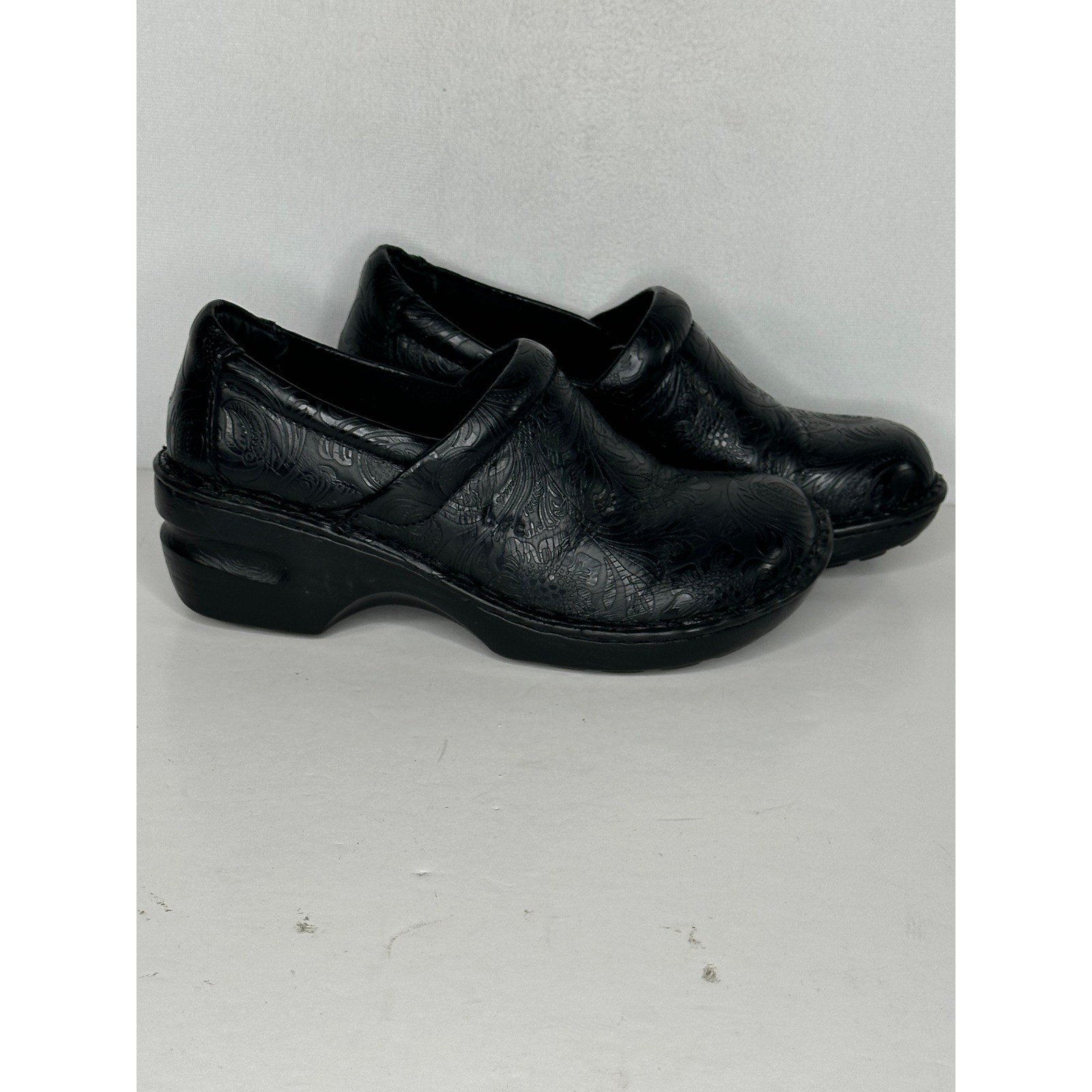 b.o.c. Born Concept Clogs Black Embossed Floral Paisley Bohemian Sz 7