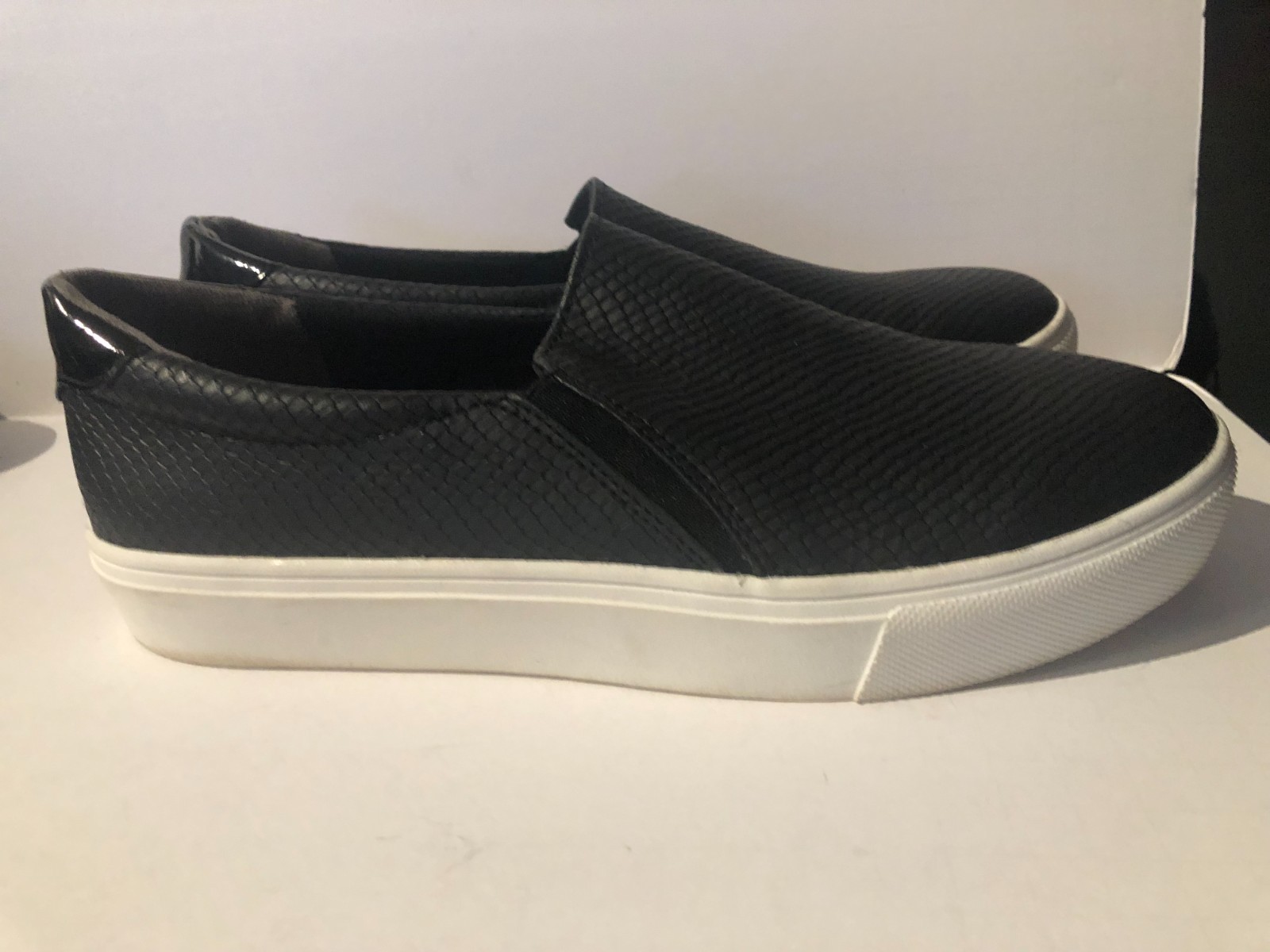 dr scholls nova slip on sneakers – size 10