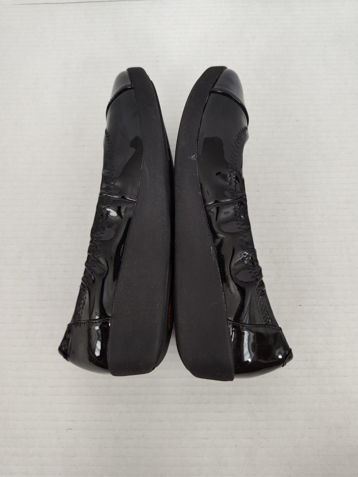 FitFlop Black Patent Leather Slip on Shoes Size 7