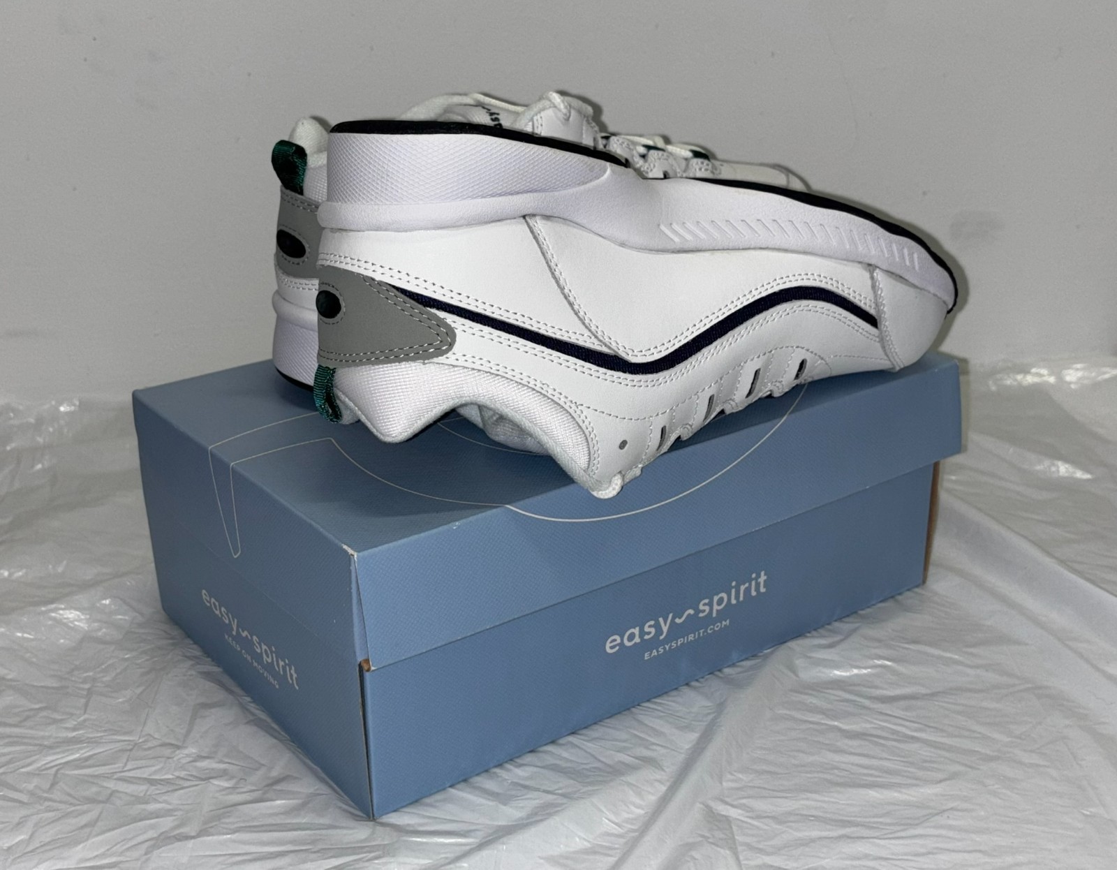 8 WW White Easy Spirit Shoes | Comfortable Women Walking Shoes