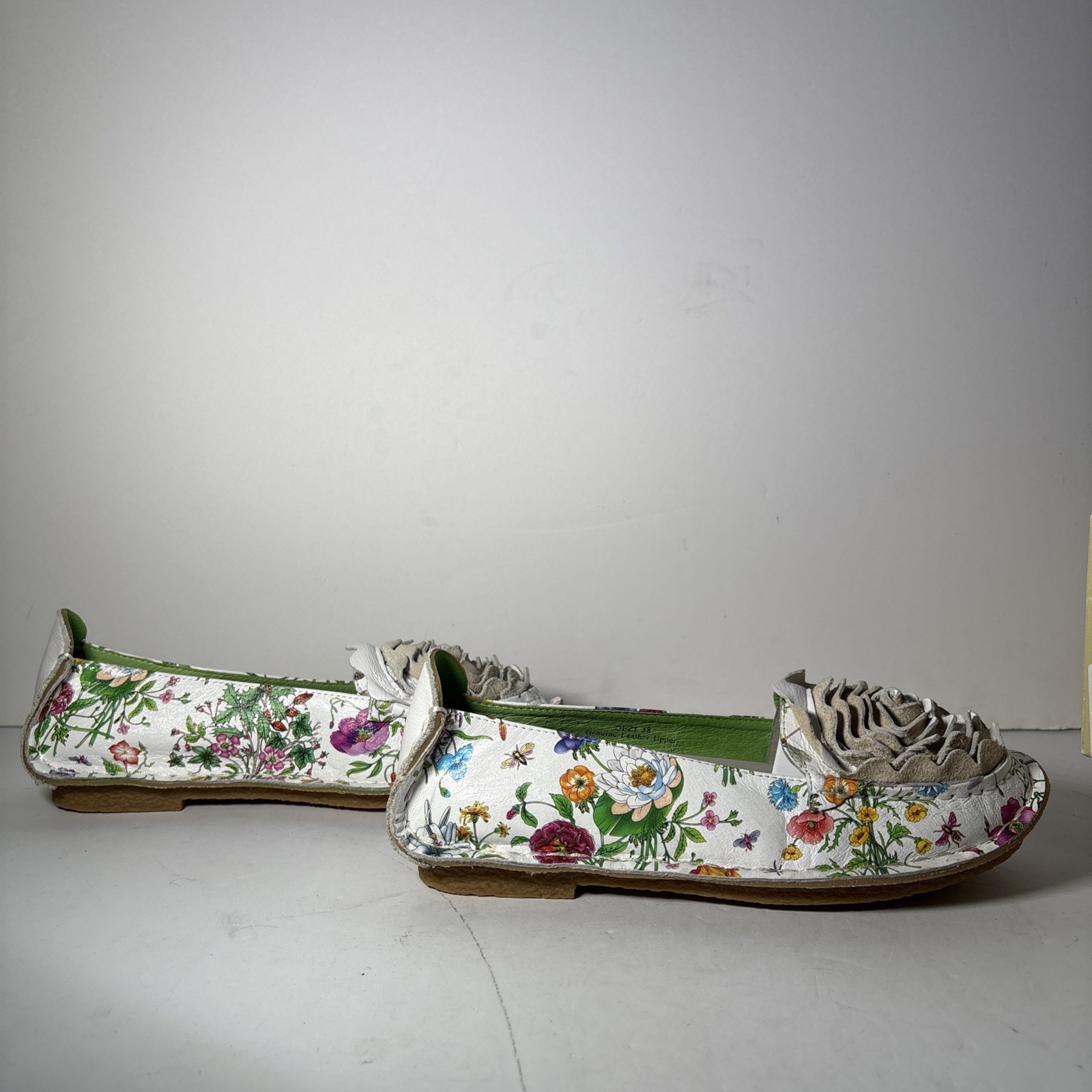 SIZE 7.5 – 8 L’ARTISTE DEZI-GARDEN SHOES WHITE MULTI