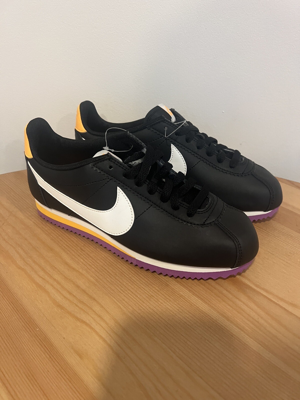 Nike Classic Cortez 15 – Women’s 7 – Black Laser Orange – NEW