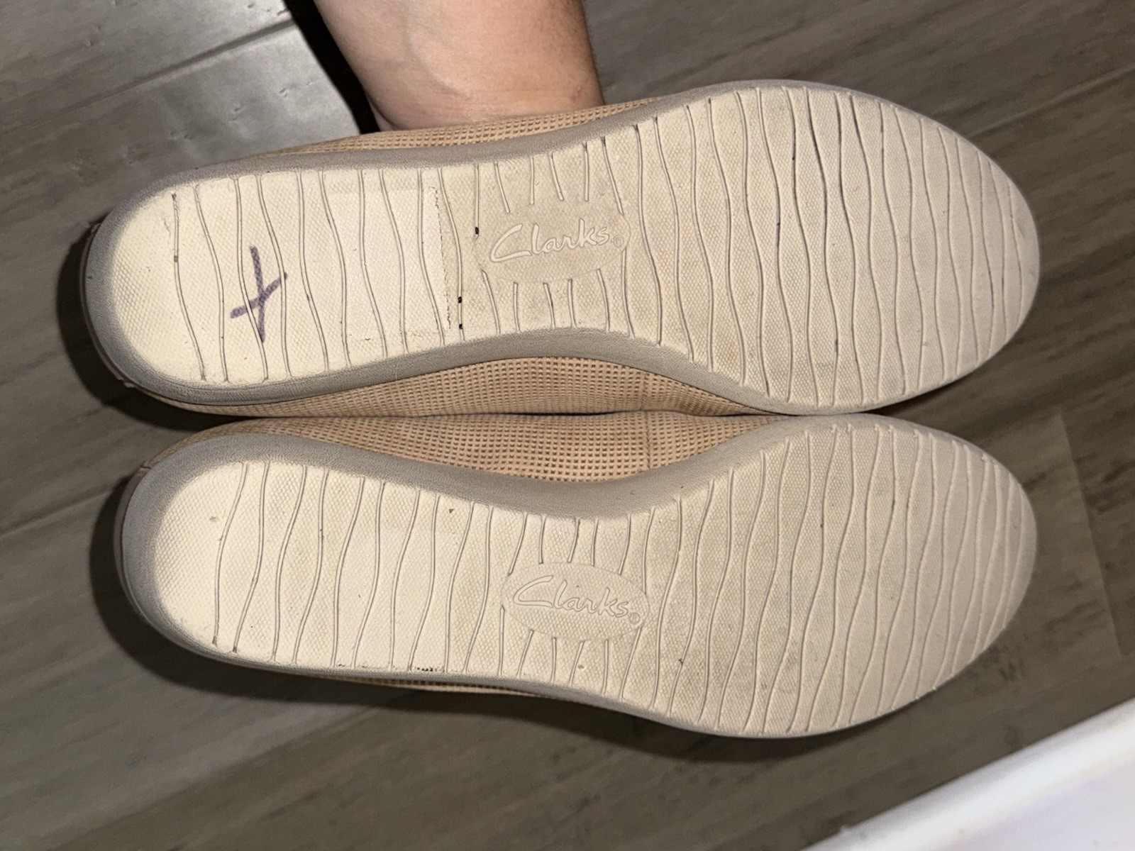 Clarks Artisan Women’s Size US 10 Medium Tan Beige Wedge Slip on Casual Shoe EUC