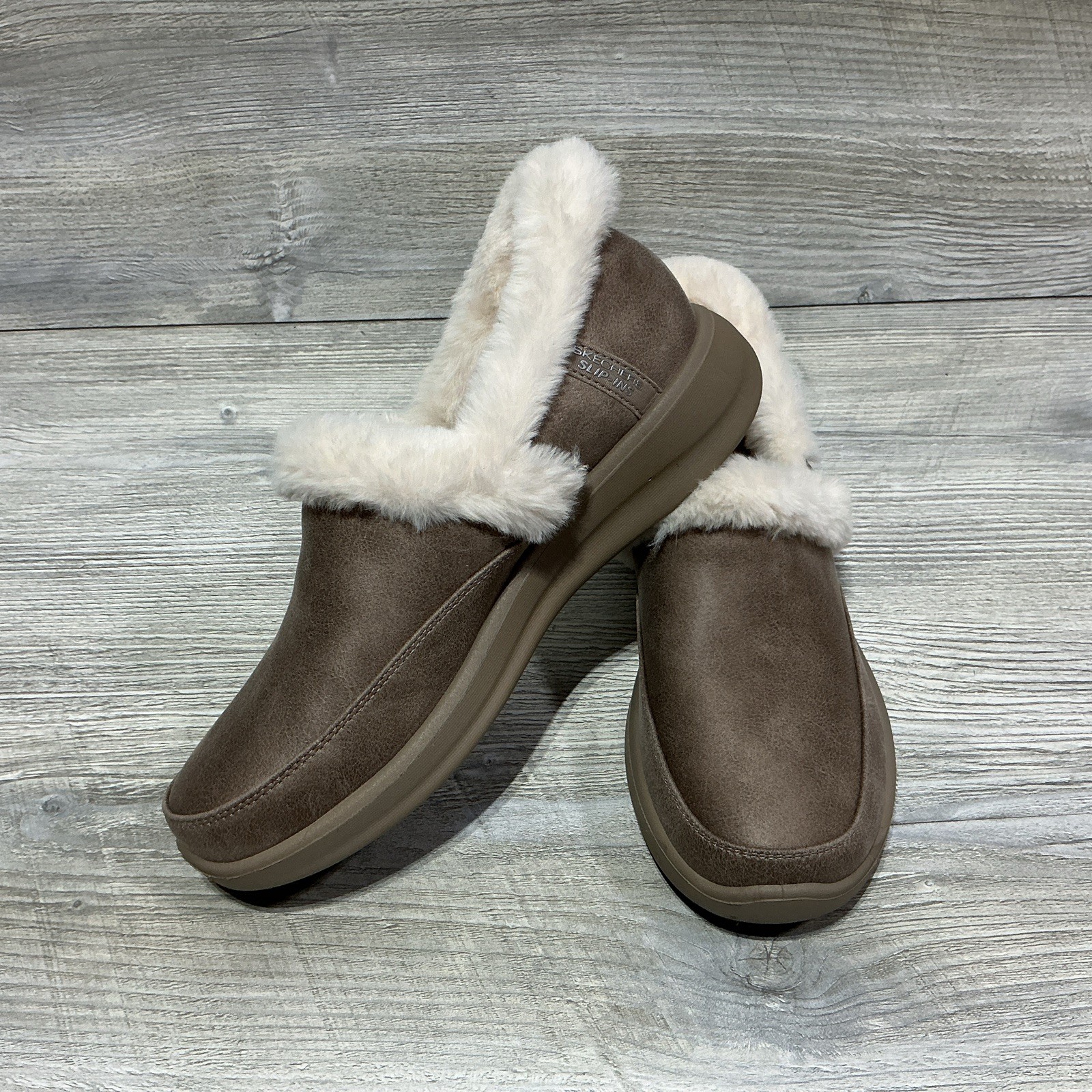 Skechers Womens Size 7.5 Cozy Escape Hands Free Slip Ins Slippers Chestnut Tan