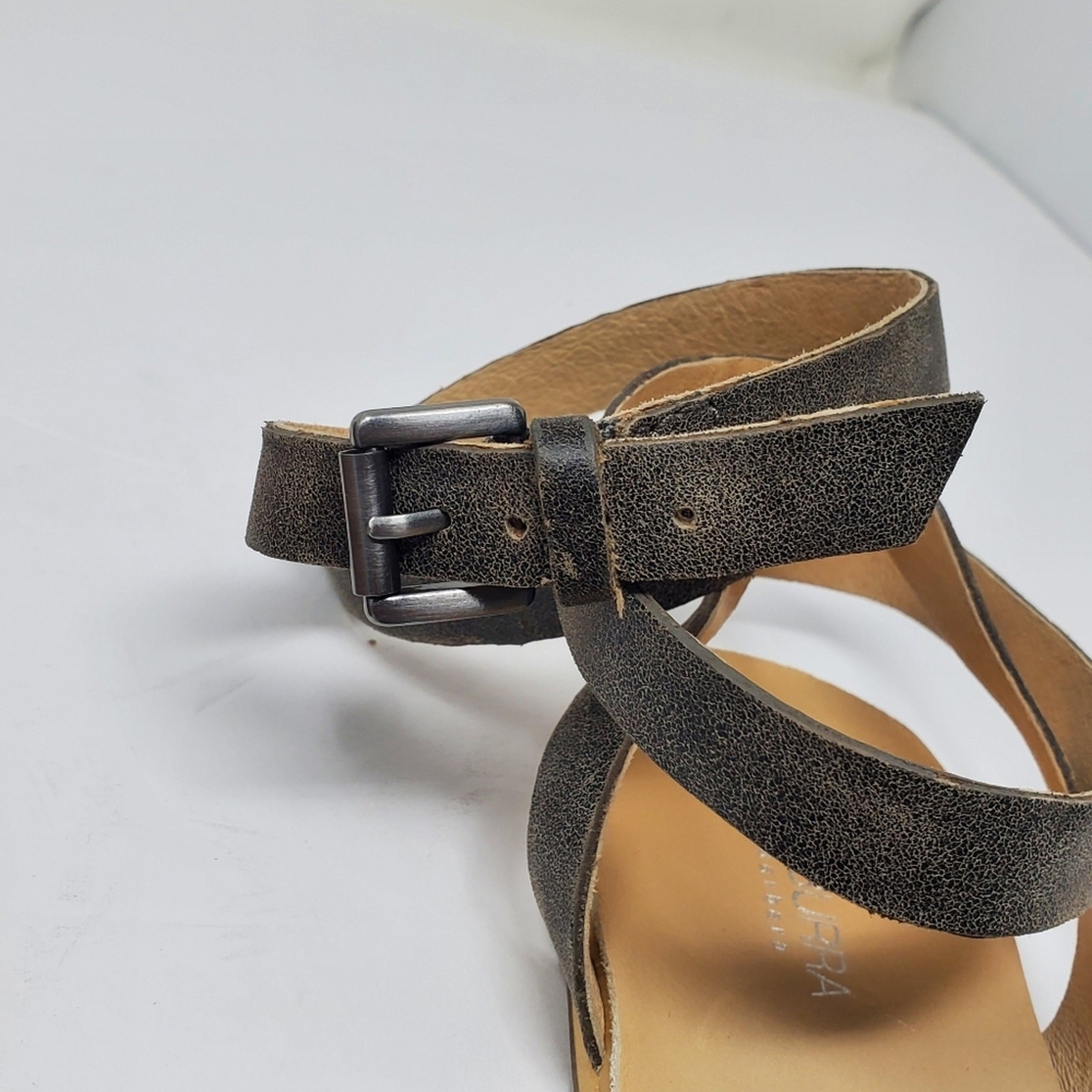 Koolaburra By UGG Acacia Leather studded ankle wrap strap sandal Great conditio