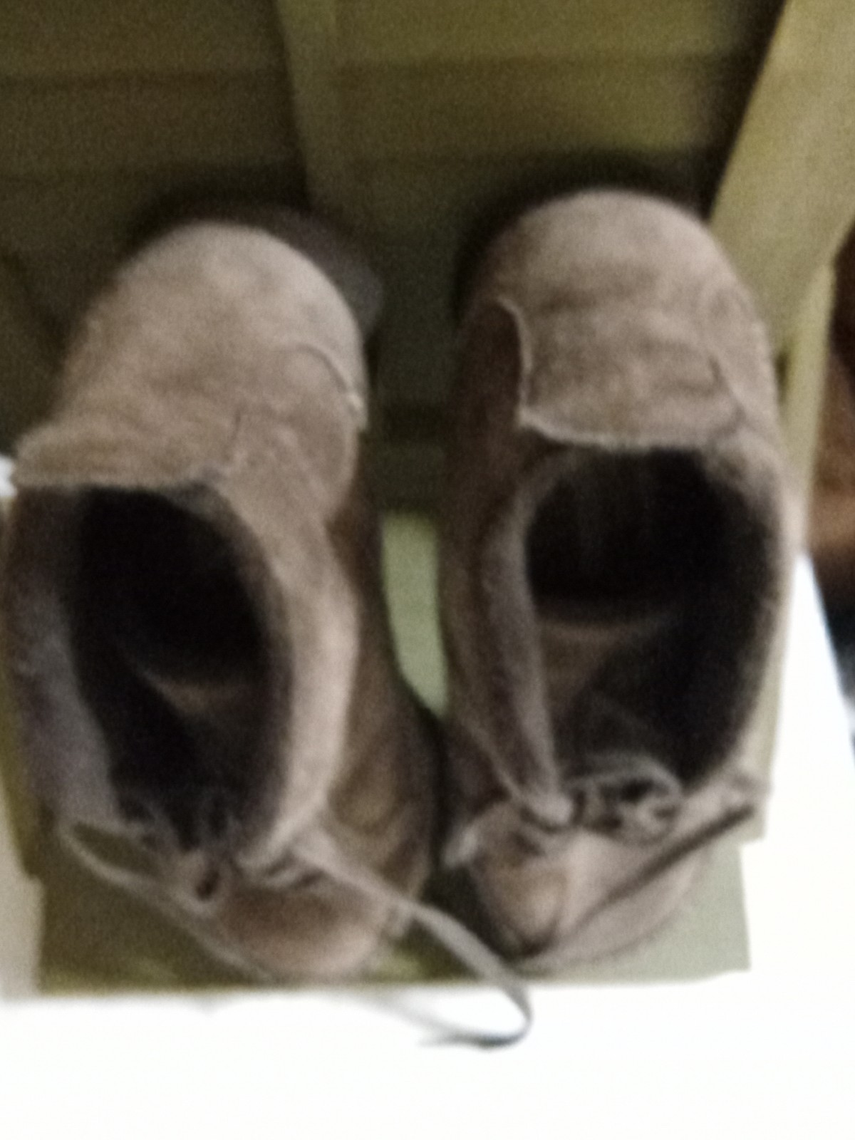 Women’s Size 8 Brown Suede Walking Shoes