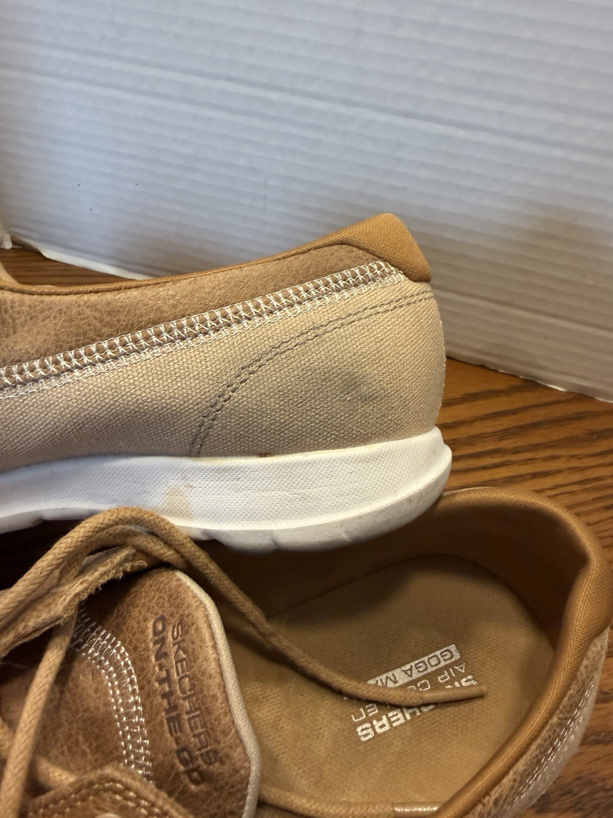 SKECHERS GOga Mat On-the-Go Boat Shoes Lace Up Beige Tan woman’s US 8.5