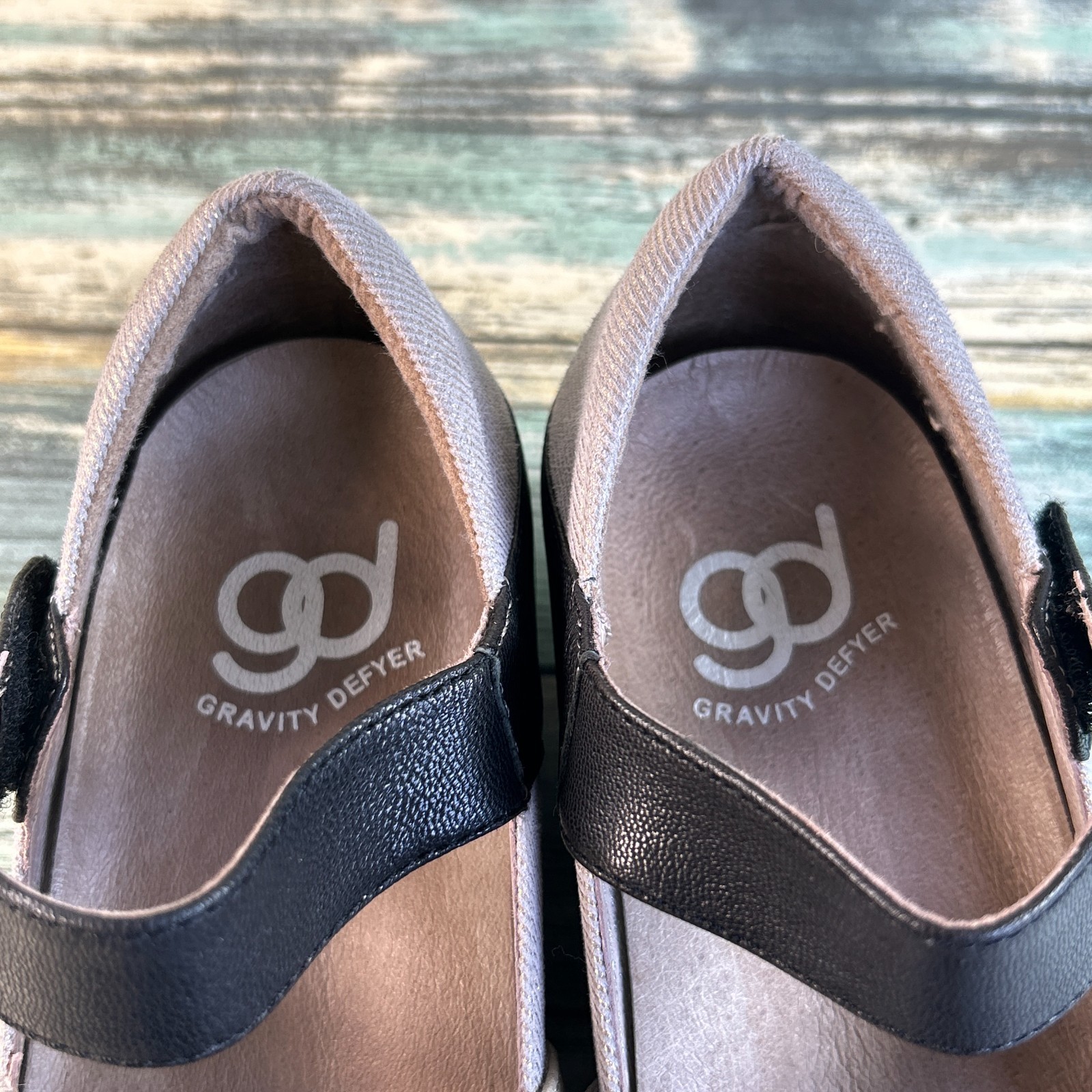 GRAVITY DEFYER Mary Jane 7.5 Wedge Adjustable Comfort Shoe Metallic Gray Leather
