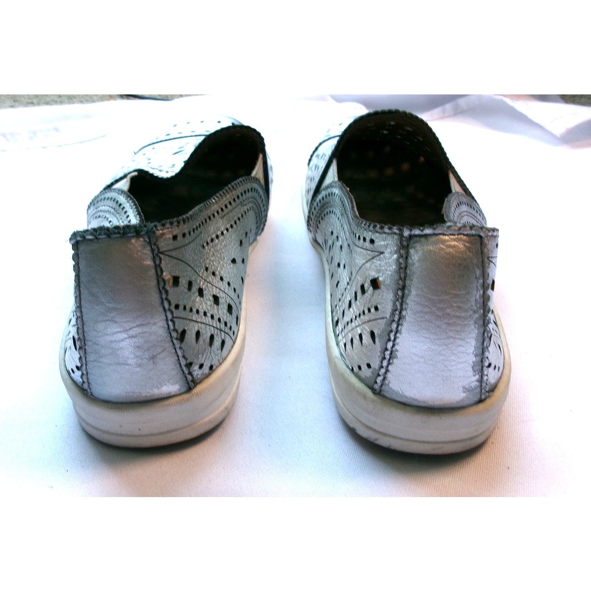 Earth Tangelo Silver Metallic Laser Cut Slip On Sneakers Women’s
