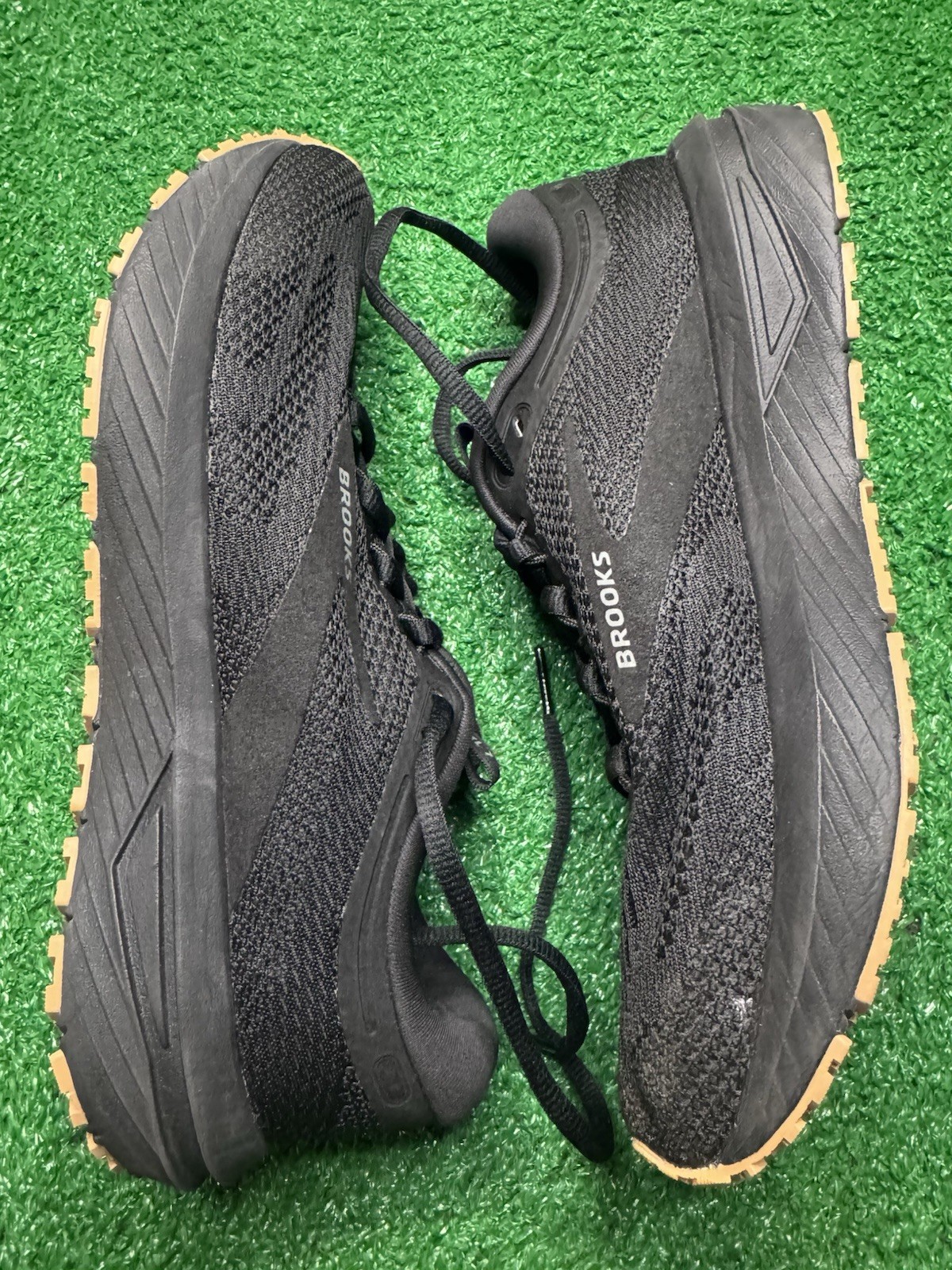 Brooks Revel 7 Women’s Size 7.5 Running & Walking Shoe Black/gum