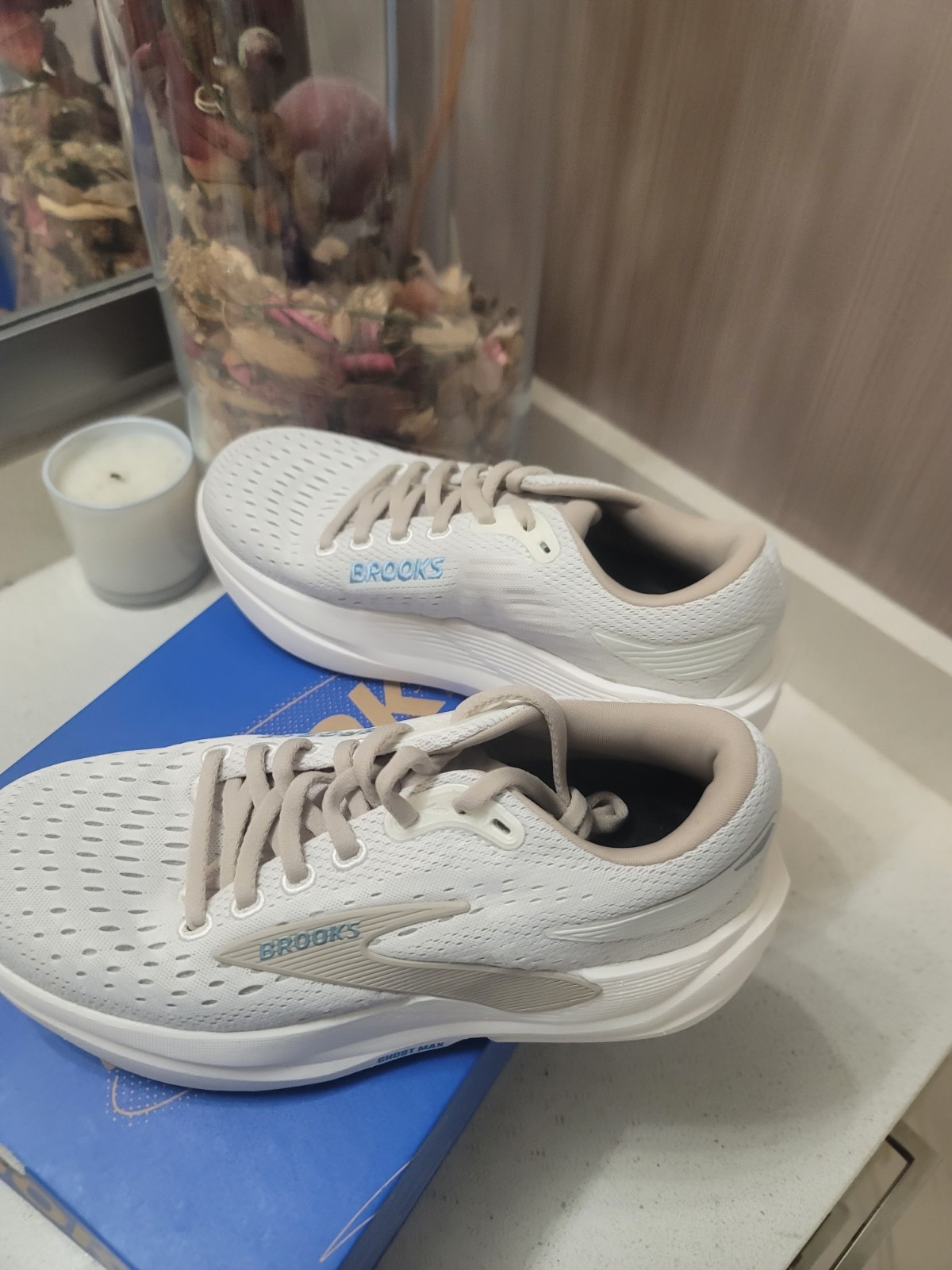 Brooks Ghost Max 3 Shoes Womens Size 6 Wide Coconut/Beige Chateau Running NIB