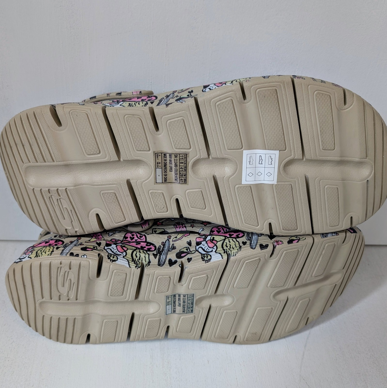 Sketchers ArchFit Foamies Western Dog Cowboy Hat Print NWT Size 11 W Comfort