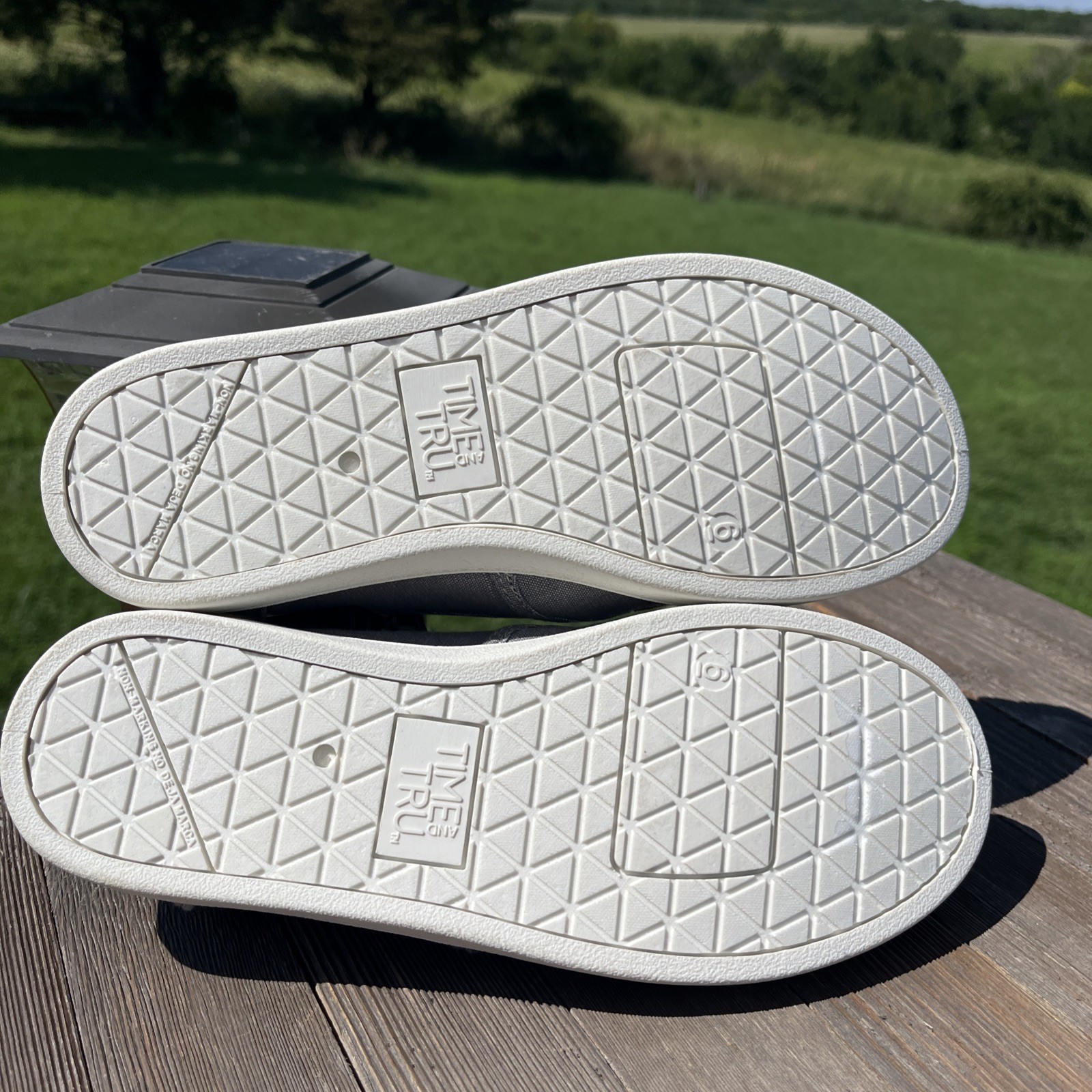 Time And Tru Women’s Slip On Shoes Size 6 Gray Memory Foam Casual Comfort New