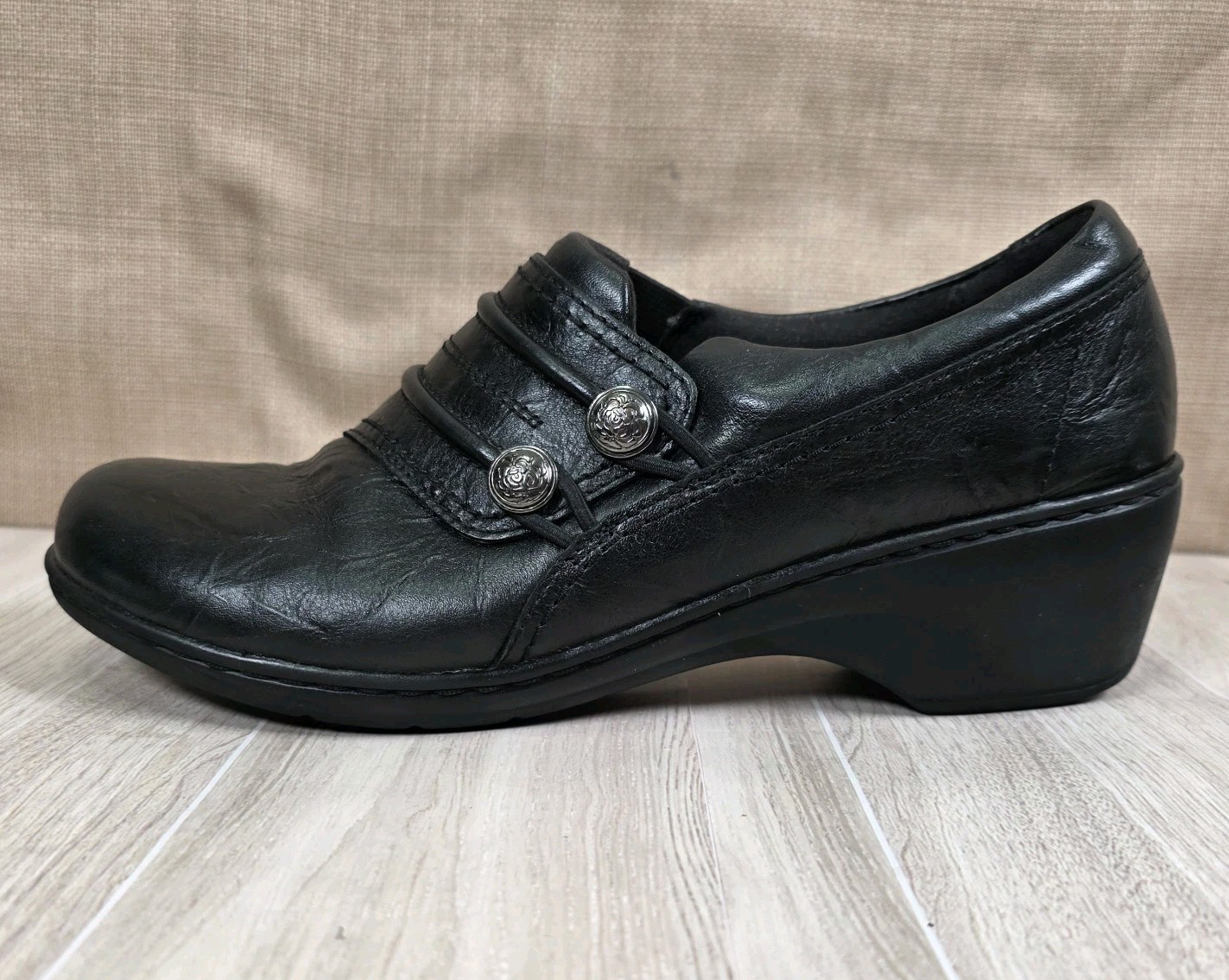 Clarks Collection Black Leather Wedge Loafers Button Accent Slip On Shoes Size 9