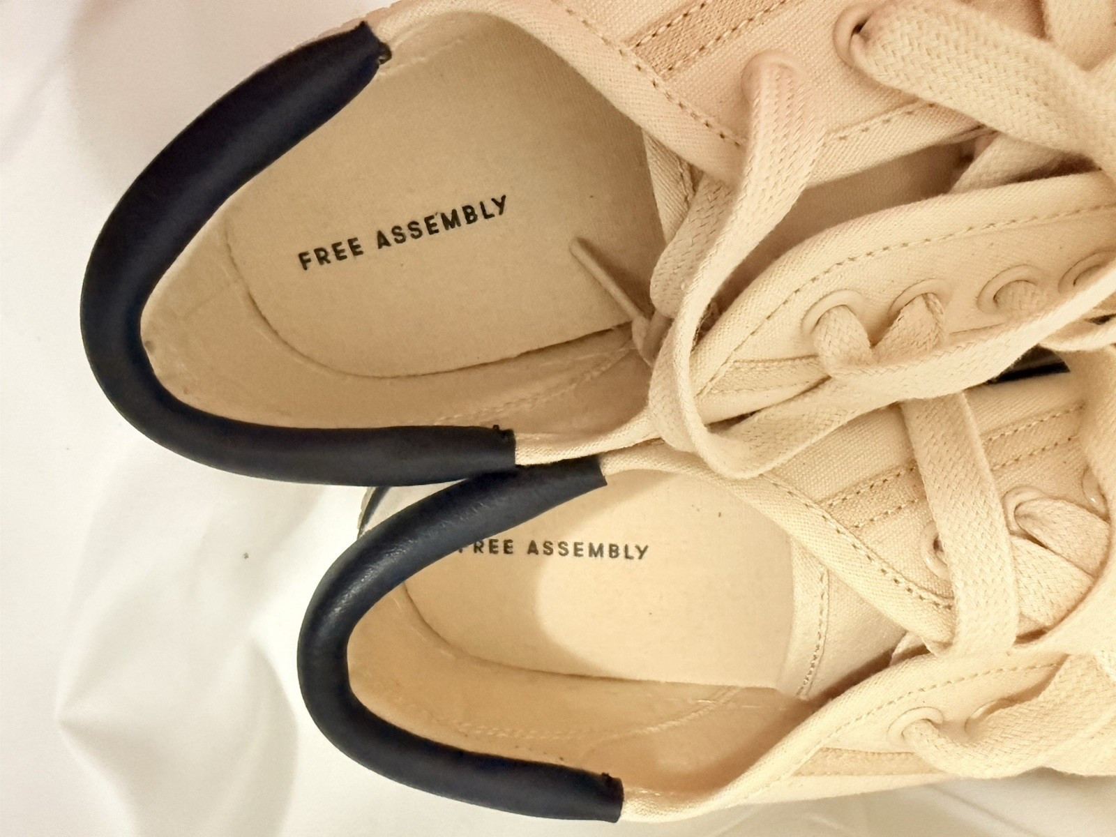 Free Assembly Canvas Low Top Sneaker Women Cream Sz 9 School