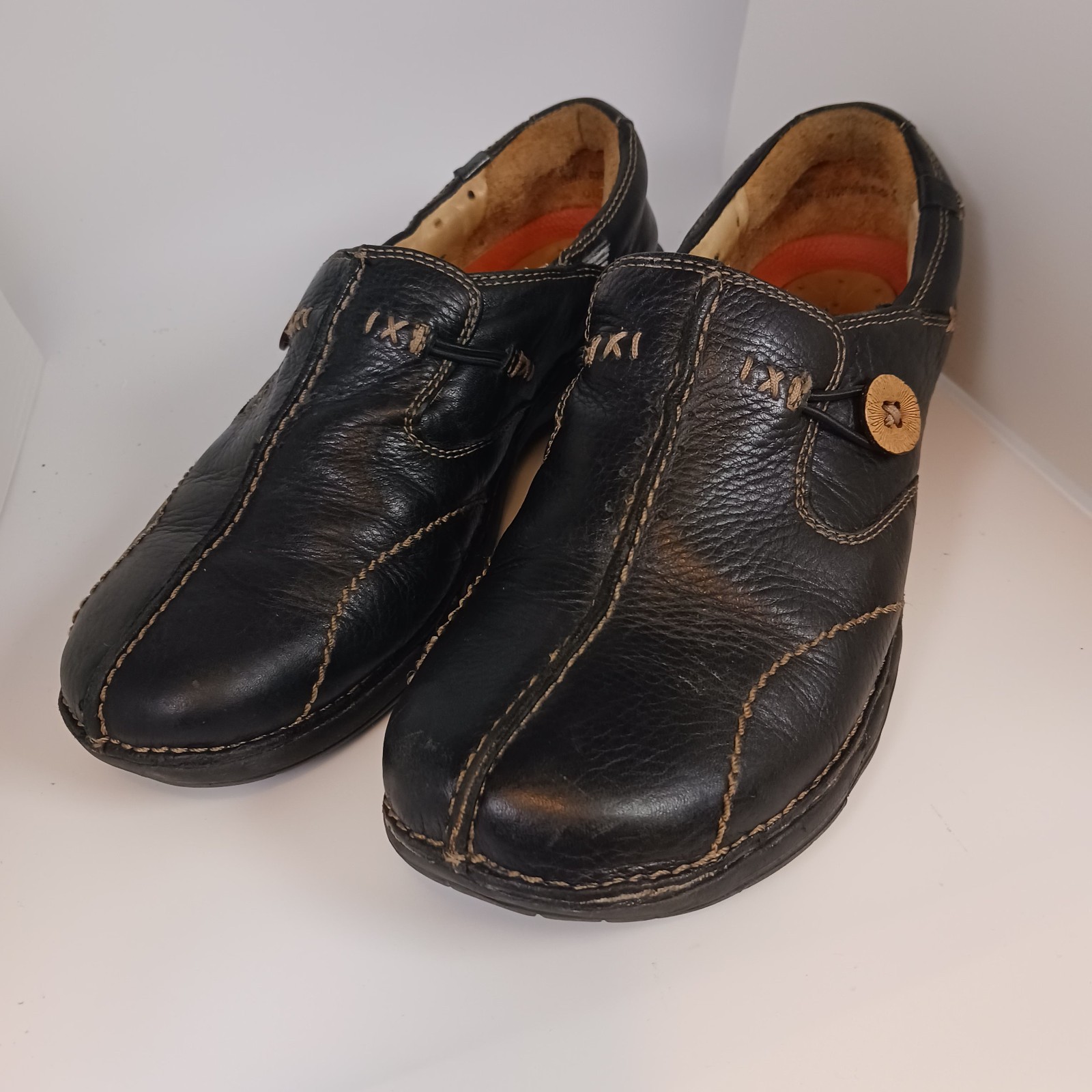 Clarks Unstructured Un Loop Women’s 7M Black Leather Slip‑On Comfort Shoes