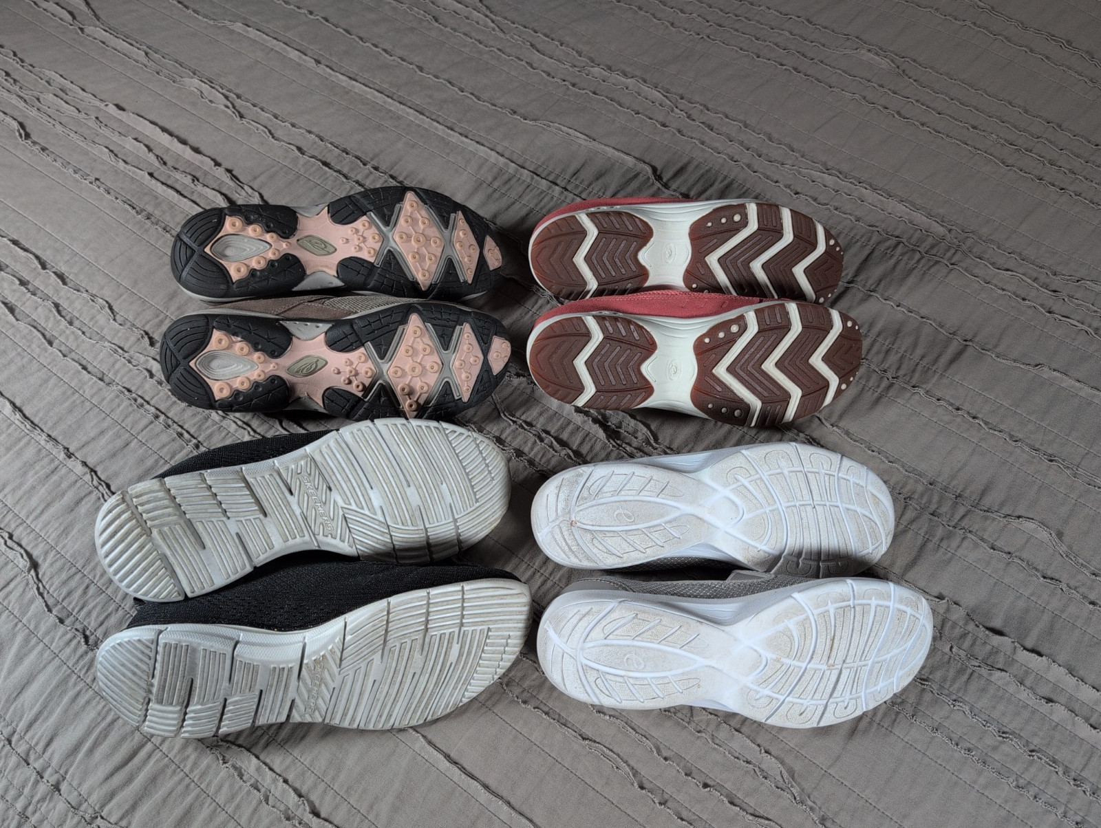 Lot of 4 womens shoes Easy Spirit Skechers slip on slide sneaker comfort size 9