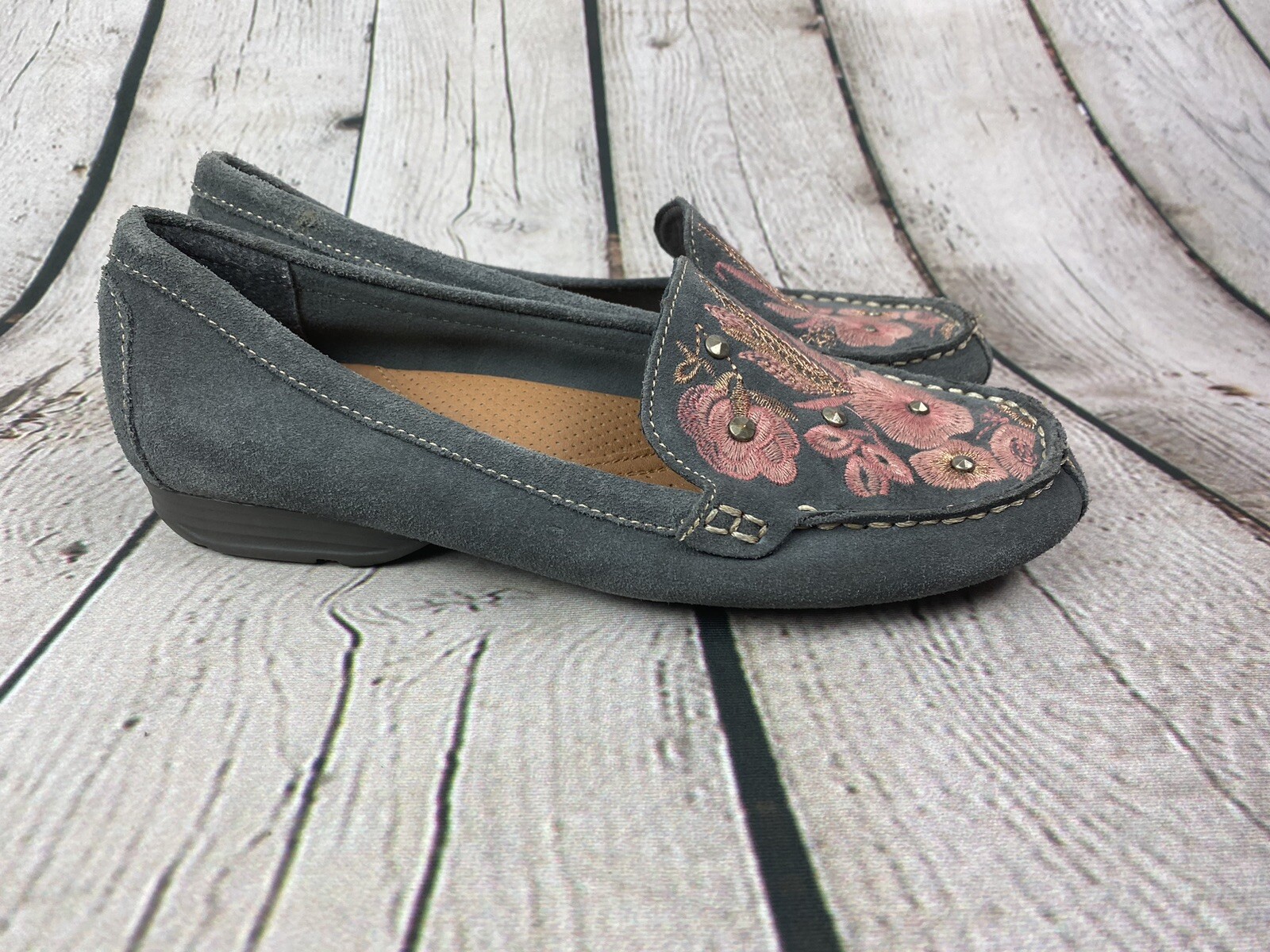 Baretraps Size 7M Otella Embroidered Suede Gray Comfort Loafers EUC