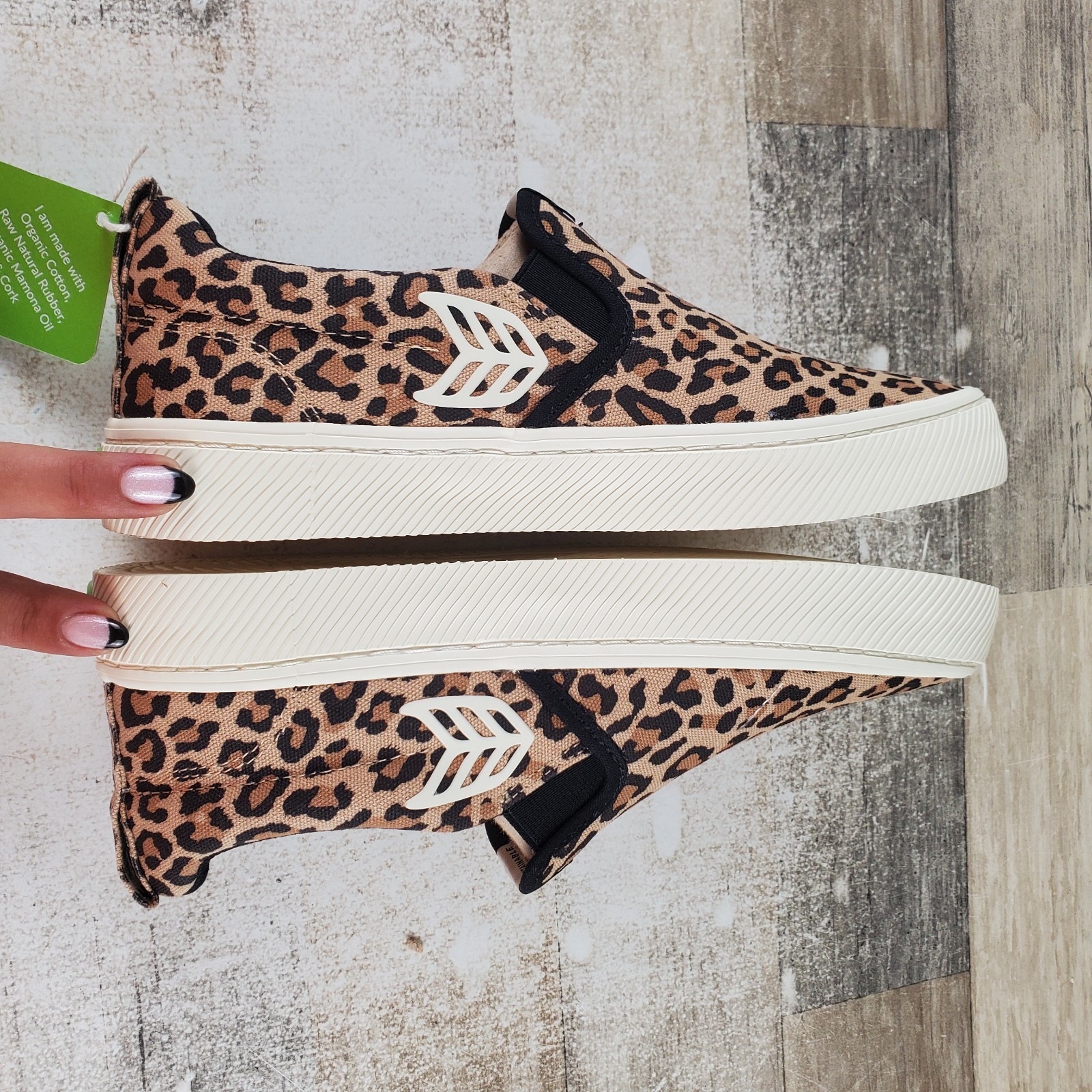 Cariuma Dhoes Womens 8 Athletic Slip-On Leopard Canvas Sneaker
