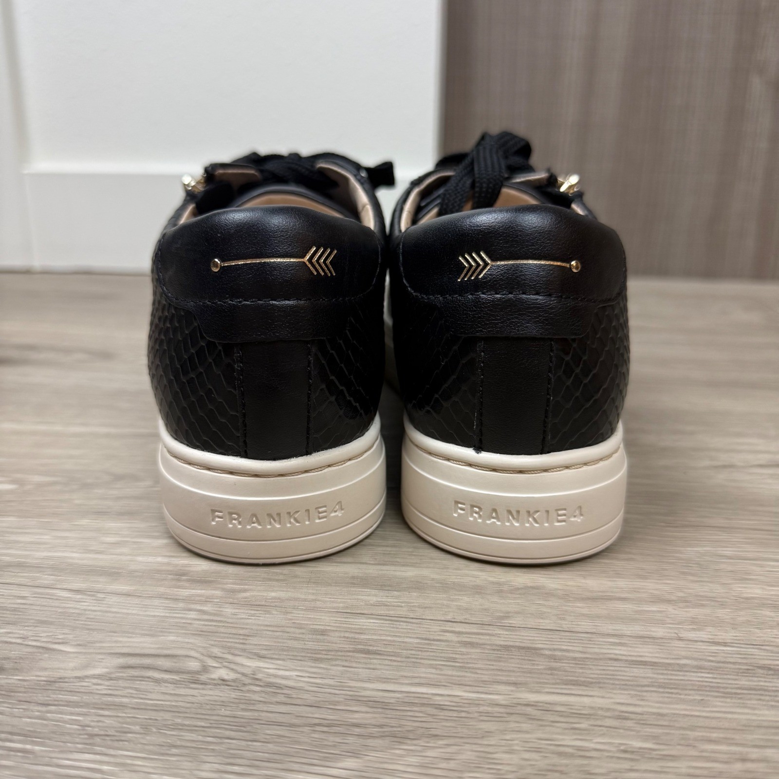 NEW FRANKIE4Black Billie II Black Emboss Leather Sneaker Side Zip Comfort Size 9