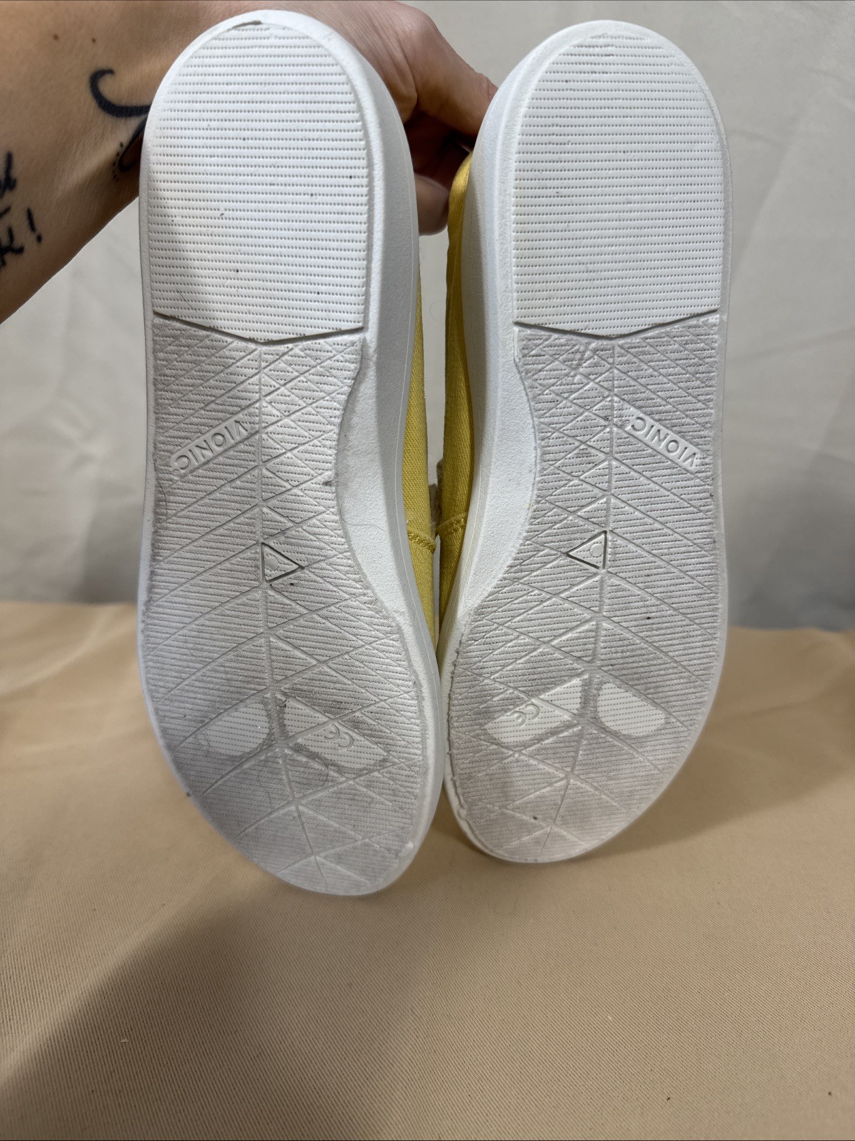 Vionic Beach Noosa Slip On Sneakers Women’s 7 Yellow Canvas Casual Comfort Shoes