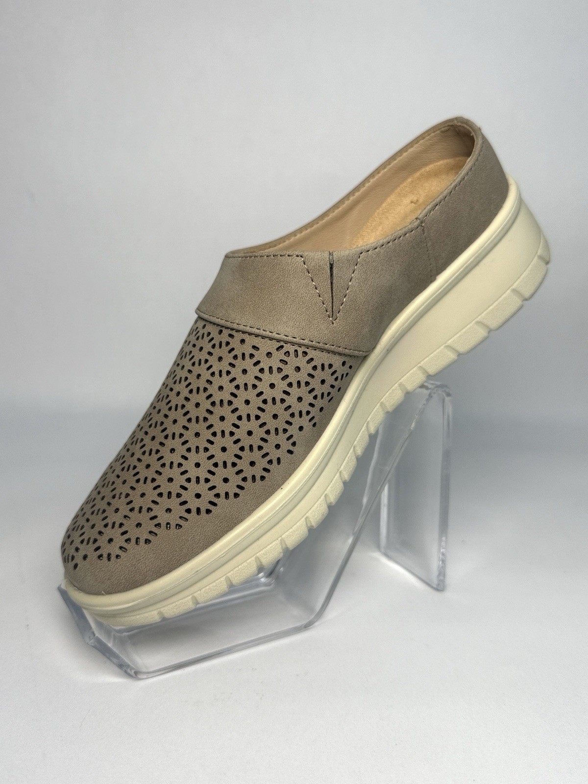 Easy Street Aretha Women’s Slip On Shoes Natural Size 5 Comfort New