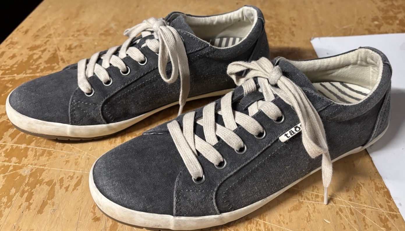 TAOS Star Blue Wash Canvas Sneakers Shoes Womens 9.5 Metatarsal Arch Support