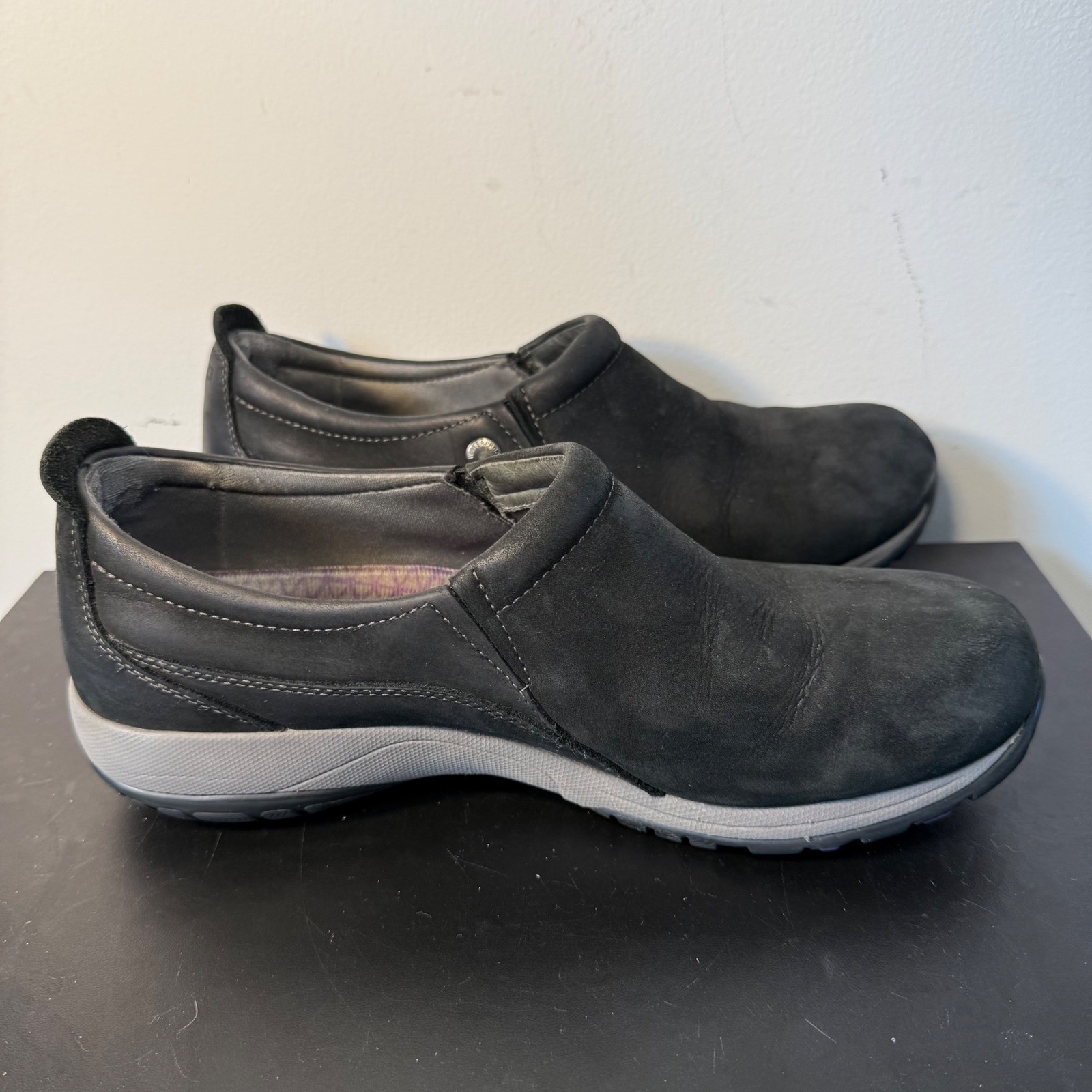 Dansko Patti Slip-On Shoes Black Nubuck Leather Vibram Womens Size 40 / 9.5