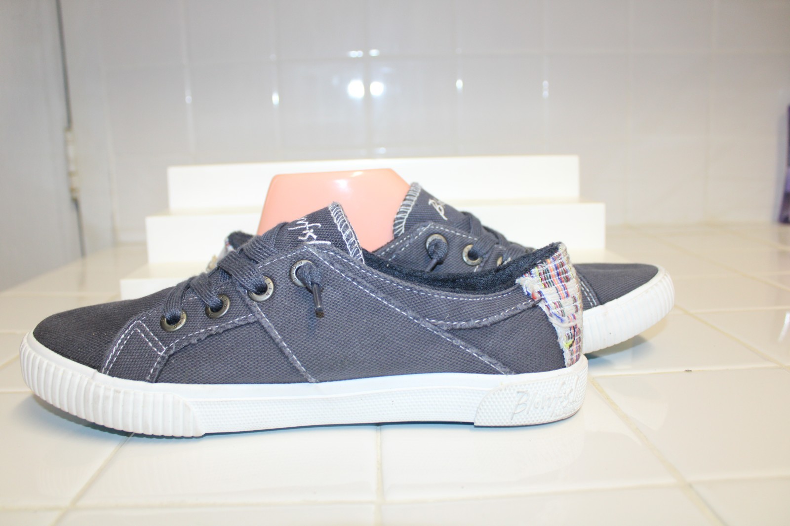 Blowfish® Gray Canvas Sneakers w/Black Diego Weave Super Foam Sock – Size 8