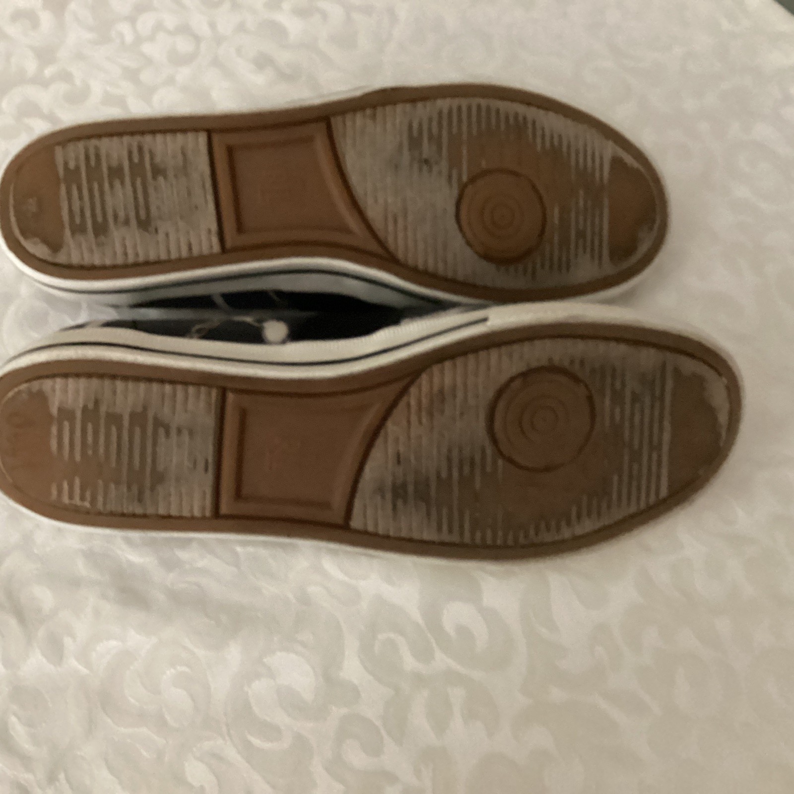 RALPH LAUREN JINNY SNEAKERS BLACK W/ EQUESTRIAN PATTERN SIZE 10 GOOD CONDITION