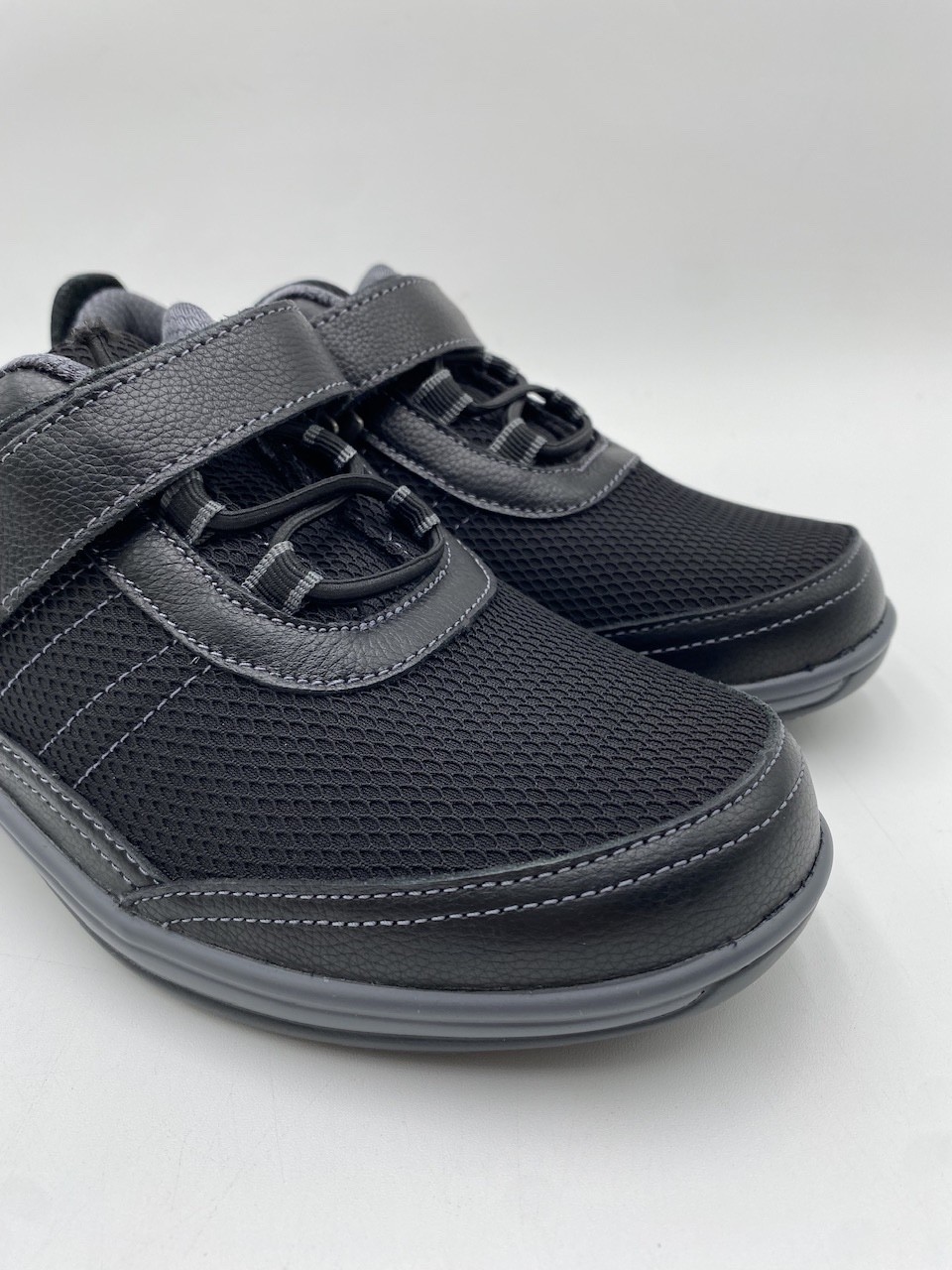 OrthoFeet BREEZE Women’s NEW Slip-on Walking Shoes Black Multiple Sizes