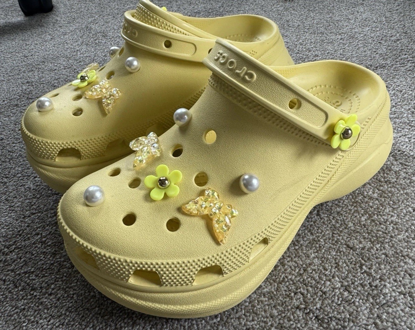 Crocs Women’s Classic Yellow Platform Clog Disco w Pearl & Sparkle Jibbitz Sz 8