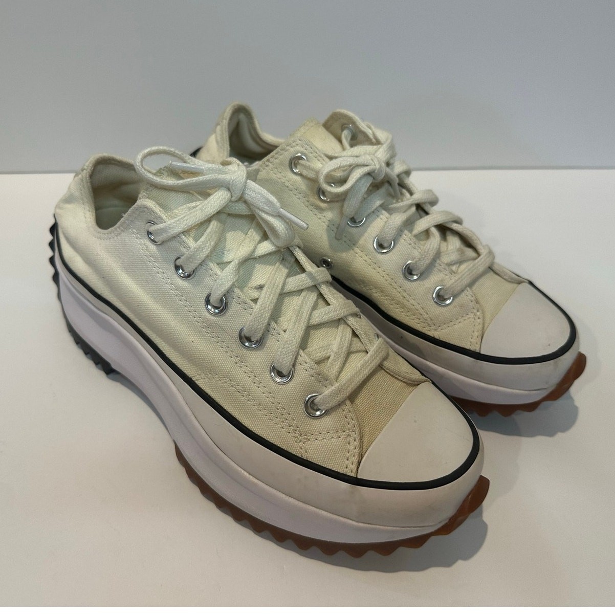 Converse Run Star Hike Platform Sneakers Women’s 9 White Chunky Lug Sole Shoes