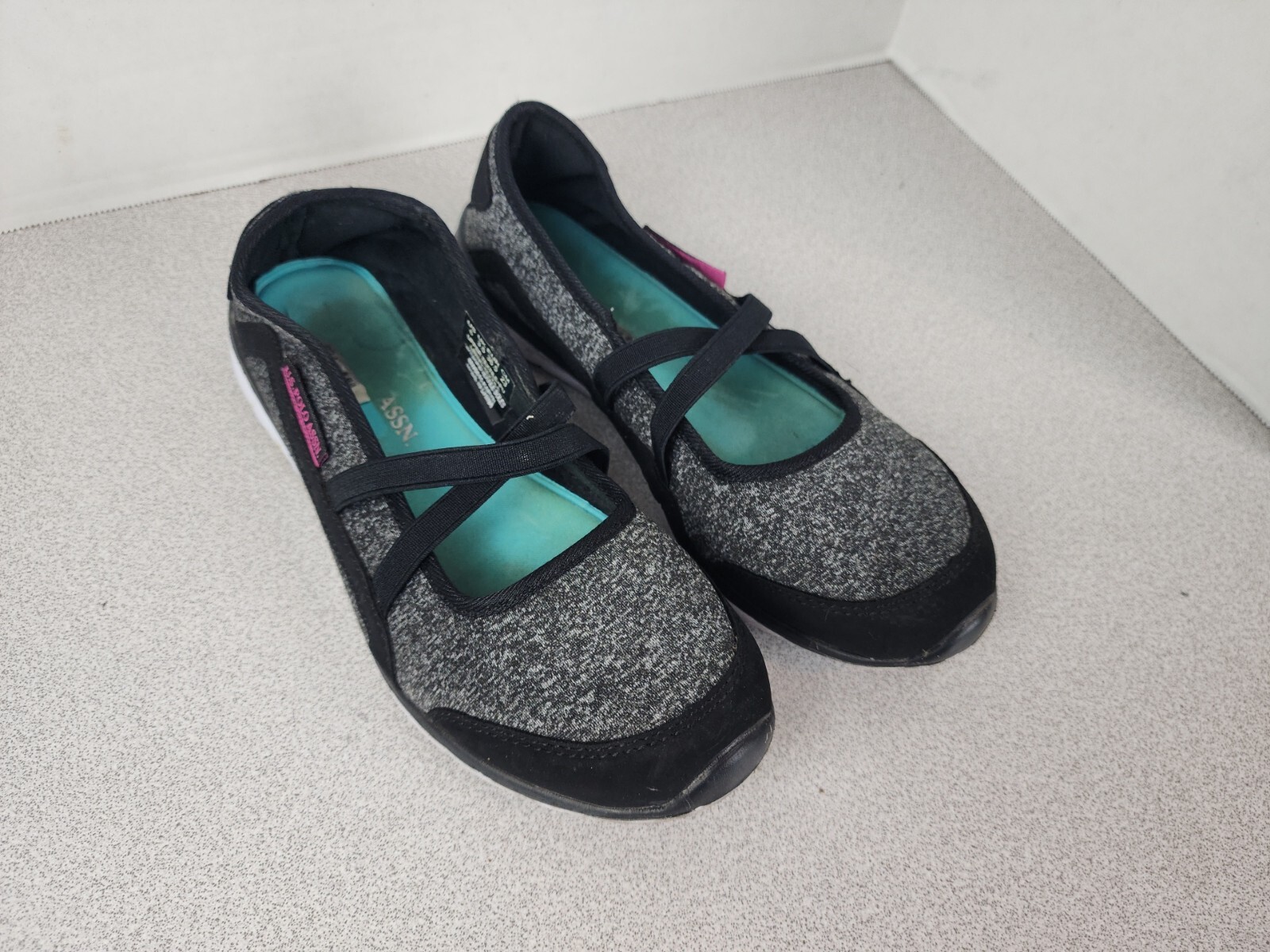 US Polo Assn Women’s Size 6 Slip On Gray/Black Comfort Activewear Strappy Shoes
