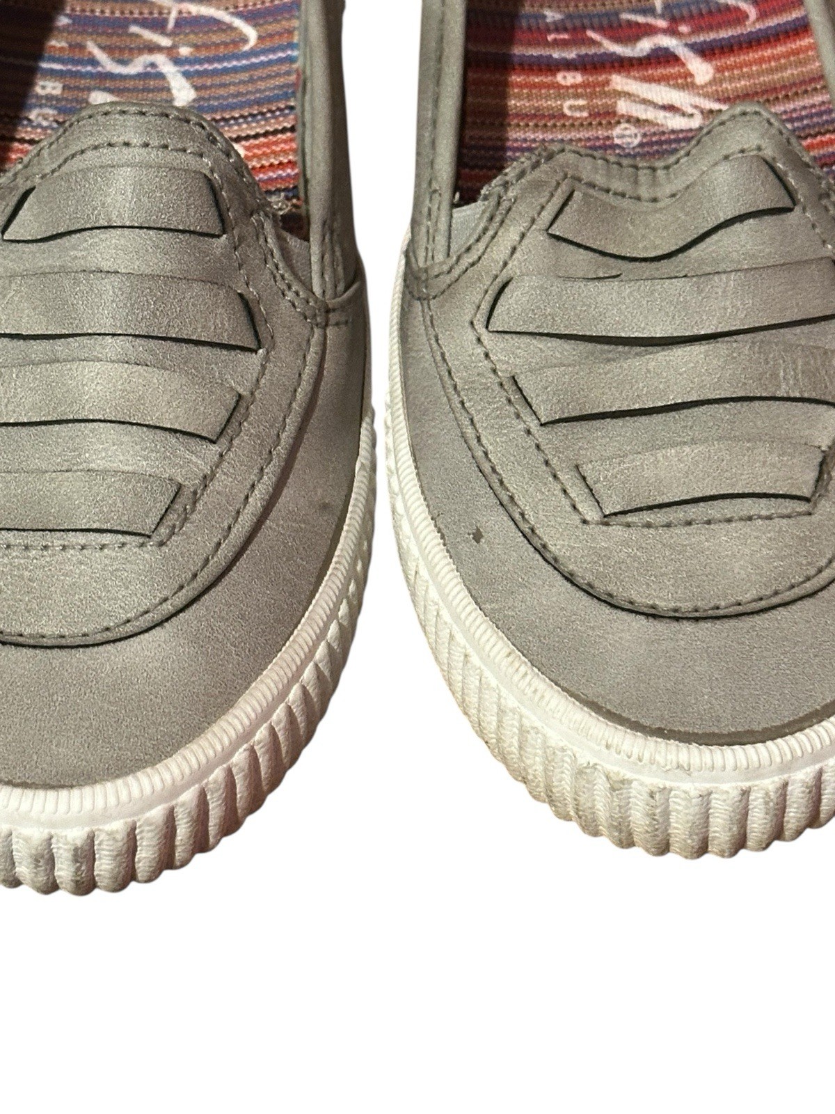 Women gray slip on Blowfish Malibu size 8 1/2 beach casual