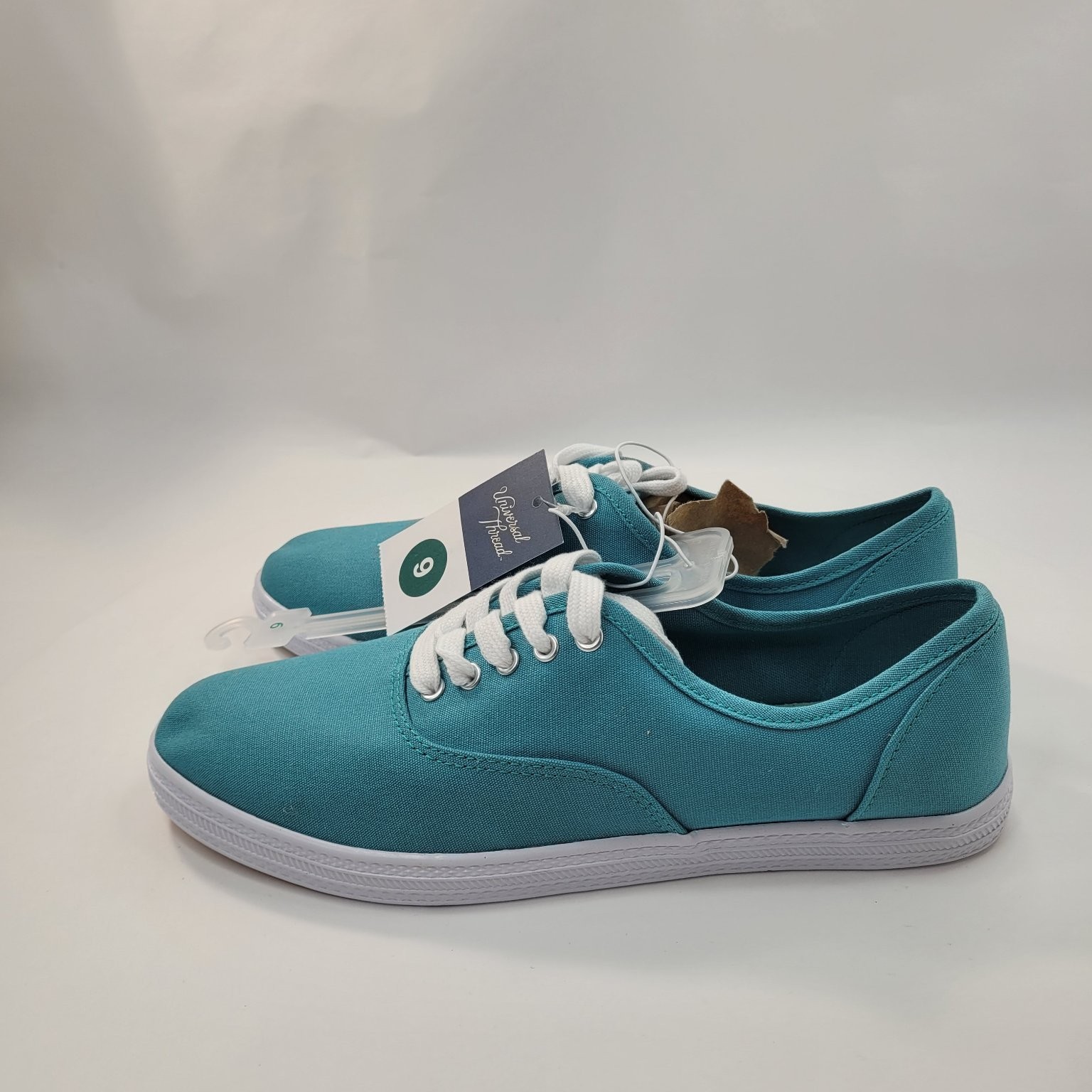 Universal Thread Women’s Canvas Sneakers Teal Blue Size 9 Casual Shoes