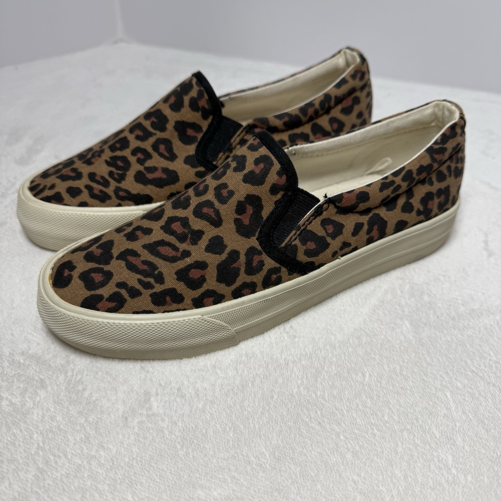 American Eagle Outfitters Womens Leopard Print Slip-On Shoes Sneakers Size 7 New