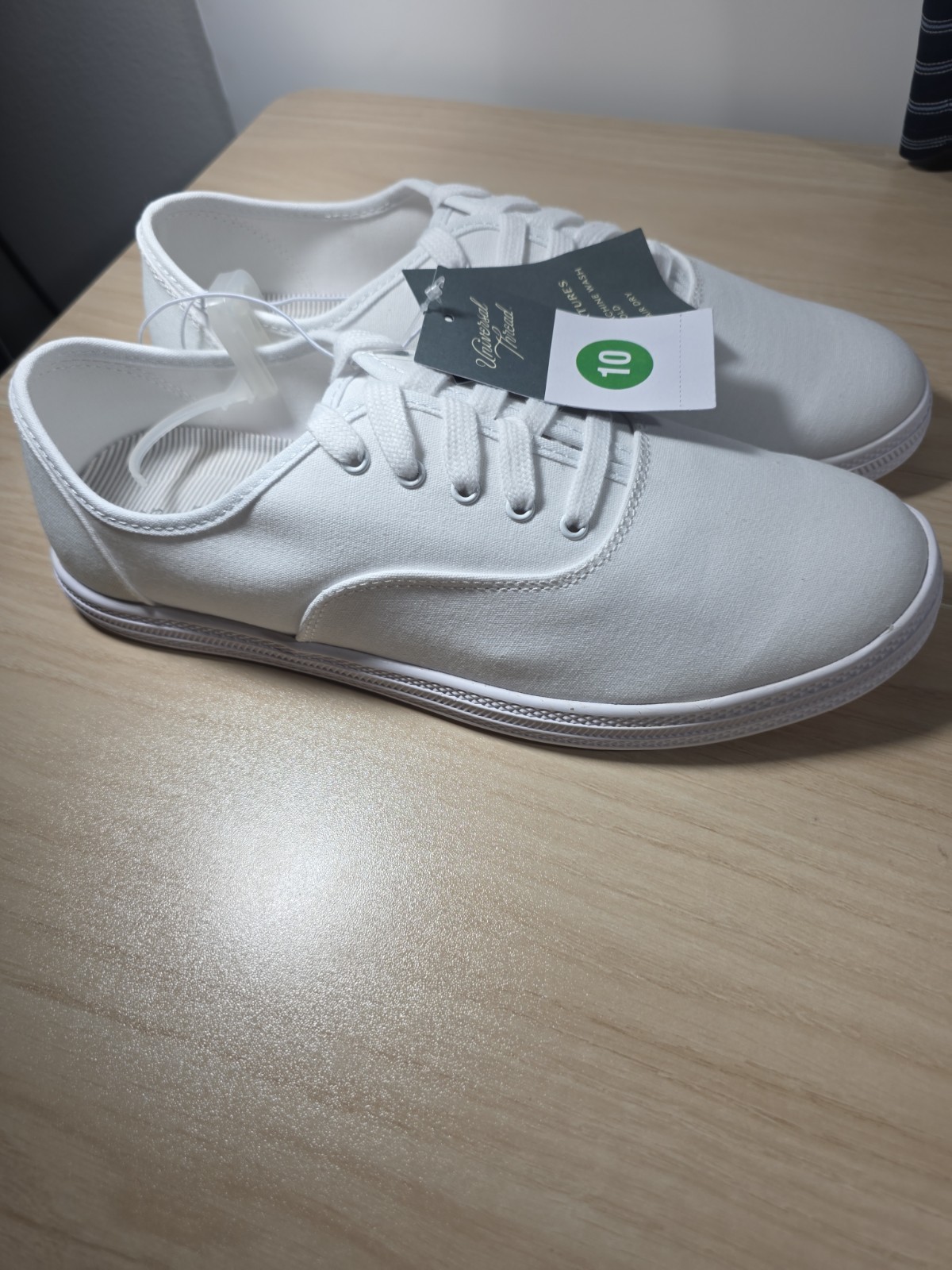 Universal Thread Women’s Lunea Lace-up Sneakers, White – Size 10