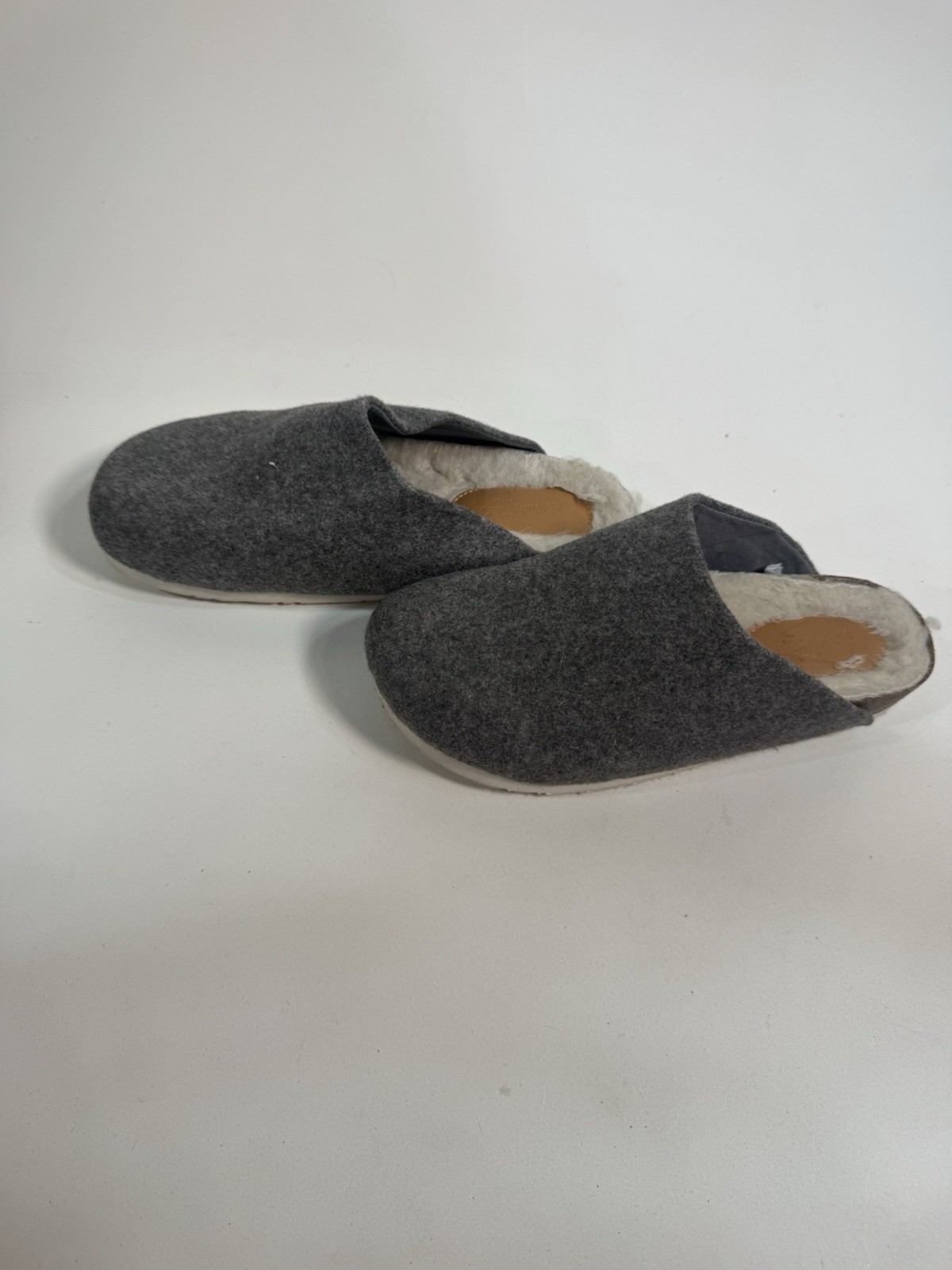 universal thread bev clog slipper
