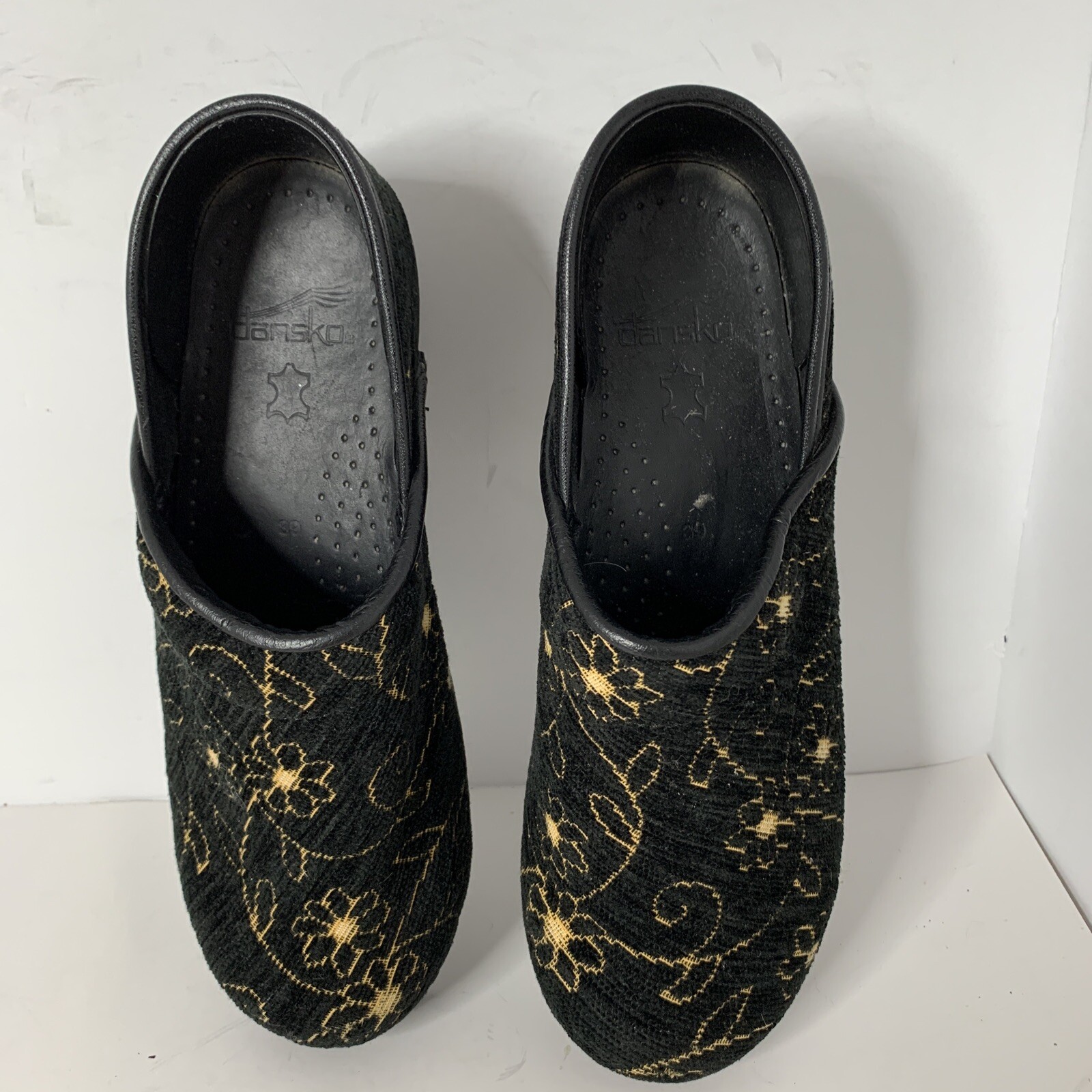 Dansko Women’s Cloth Soft Clogs Black and Gold Flowers Floral Nursing EU 39